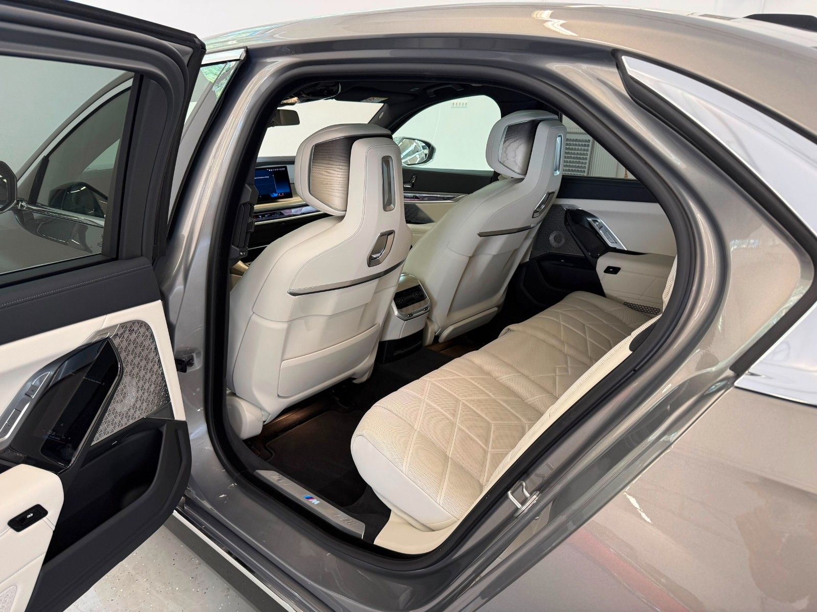 Fahrzeugabbildung BMW 740 7 740 d xDrive M Sport |Mwst.ausweisbar|VOLL