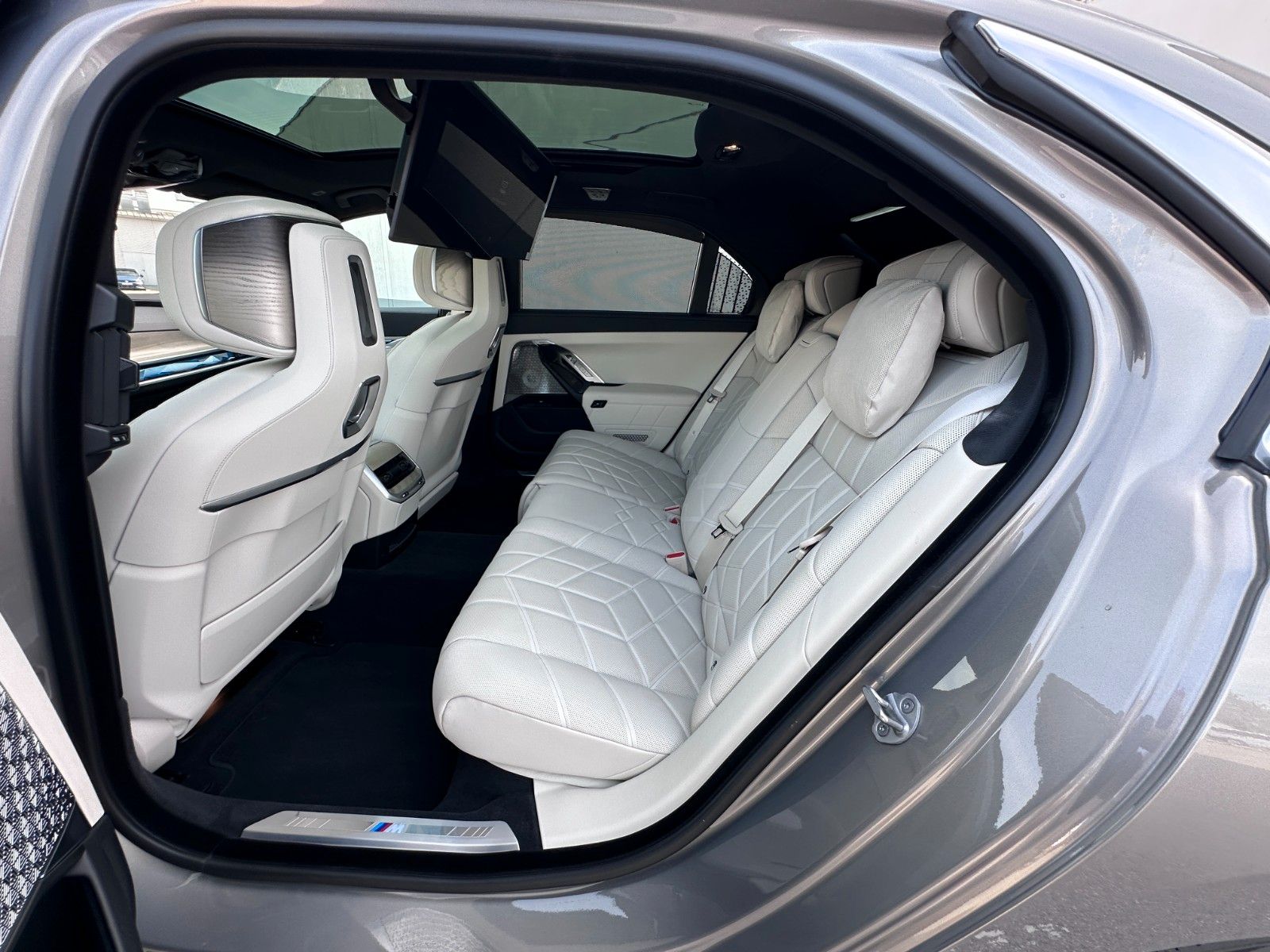 Fahrzeugabbildung BMW 740d xDrive M Sport |Mwst.ausweisbar|VOLL