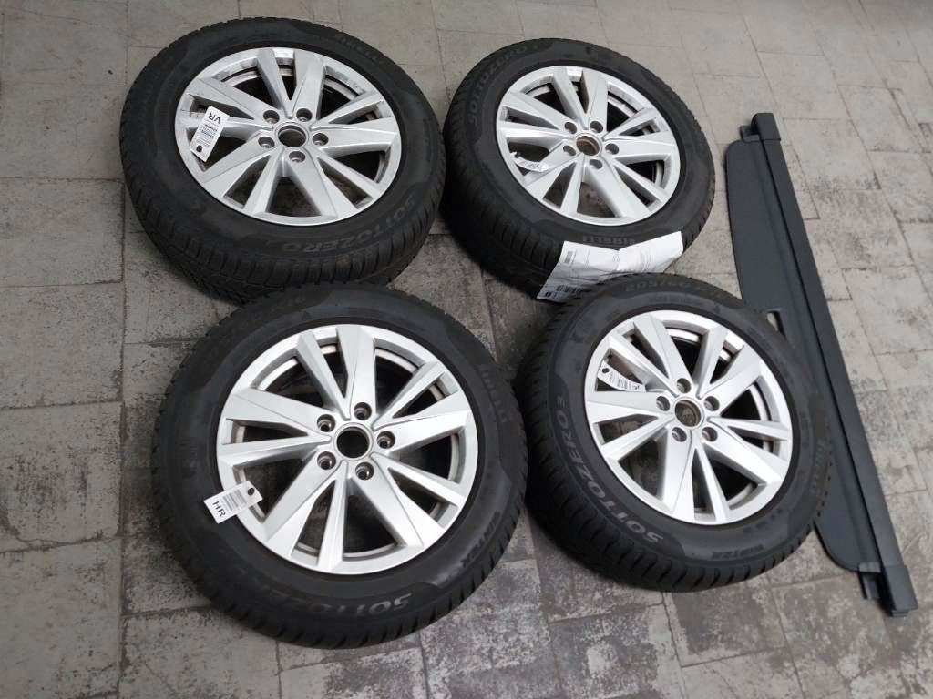 Fahrzeugabbildung Volkswagen Touran Comfortline DYNA.,AHK,7SITZ,DEUTSCHFZG