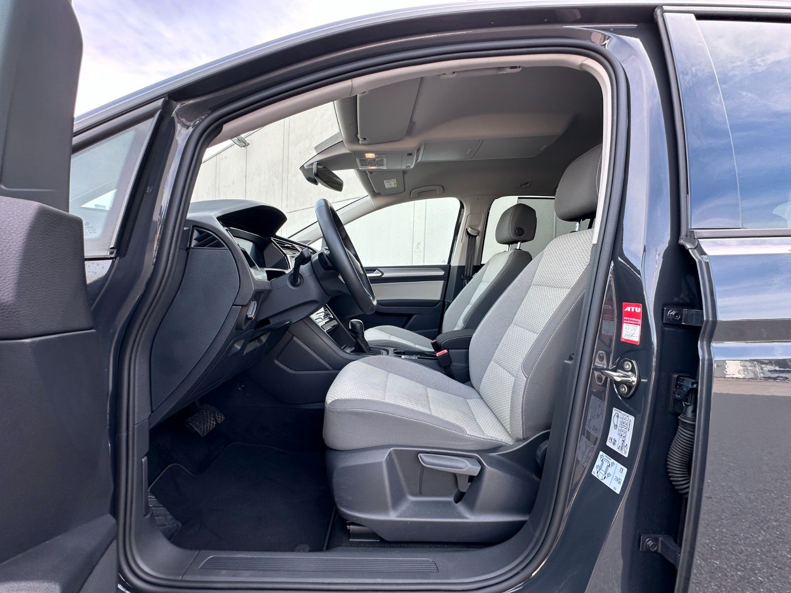 Fahrzeugabbildung Volkswagen Touran Comfortline DYNA.|AHK|7SITZ|DEUTSCHFZG|