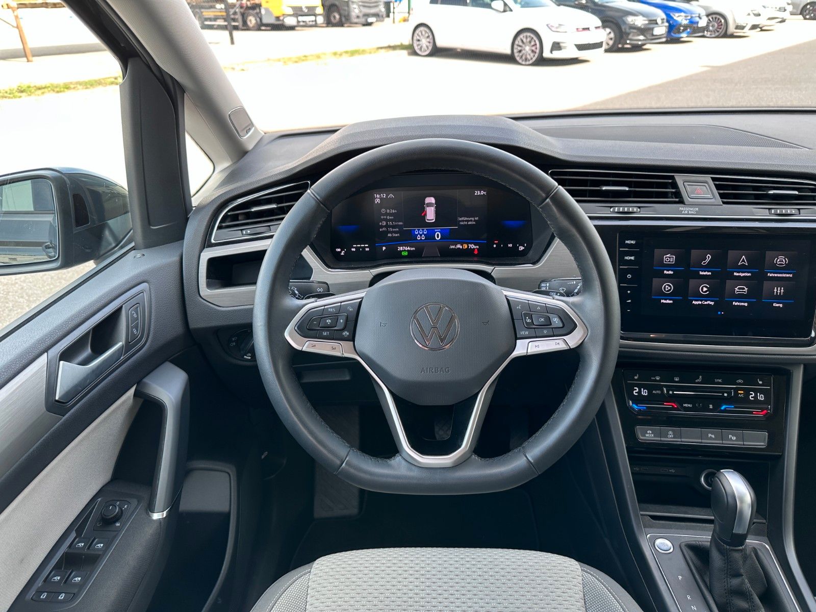 Fahrzeugabbildung Volkswagen Touran Comfortline DYNA.|AHK|7SITZ|DEUTSCHFZG|