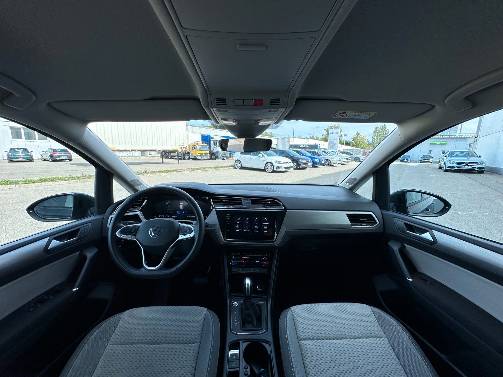 Fahrzeugabbildung Volkswagen Touran Comfortline DYNA.|AHK|7SITZ|DEUTSCHFZG|