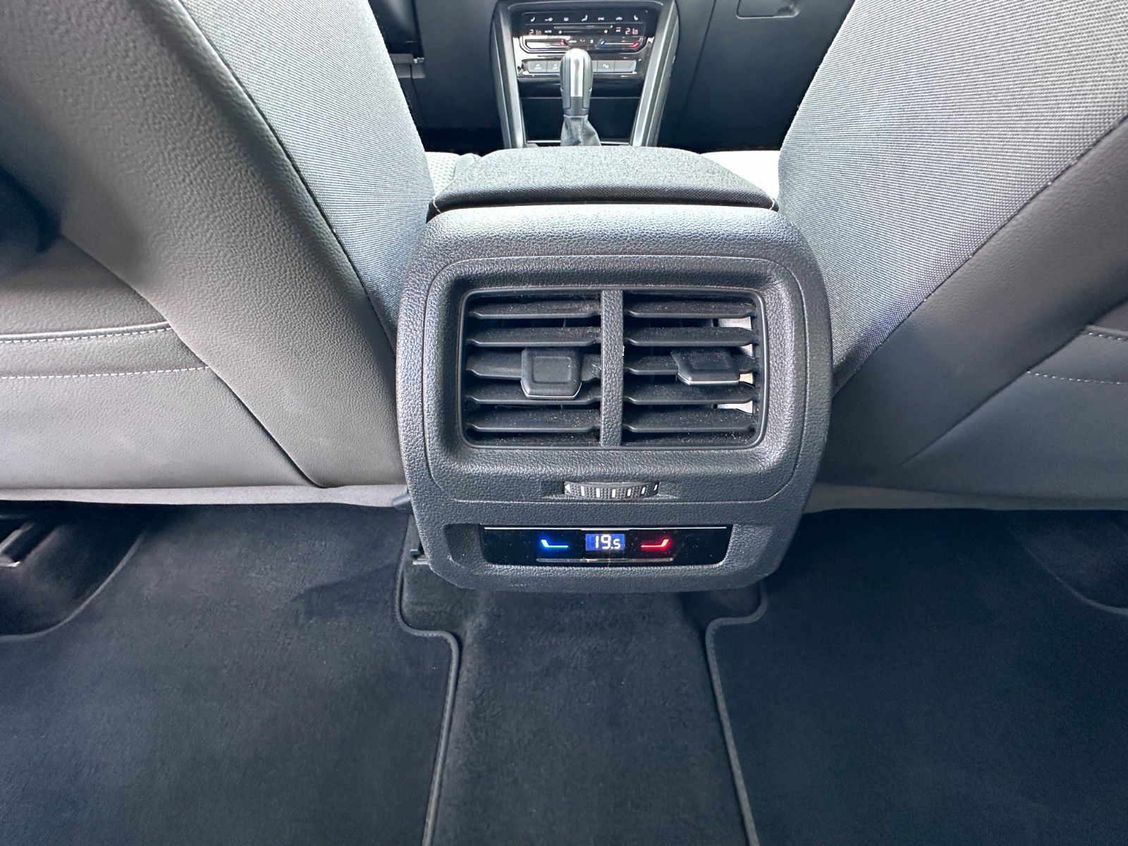 Fahrzeugabbildung Volkswagen Touran Comfortline DYNA.|AHK|7SITZ|DEUTSCHFZG|