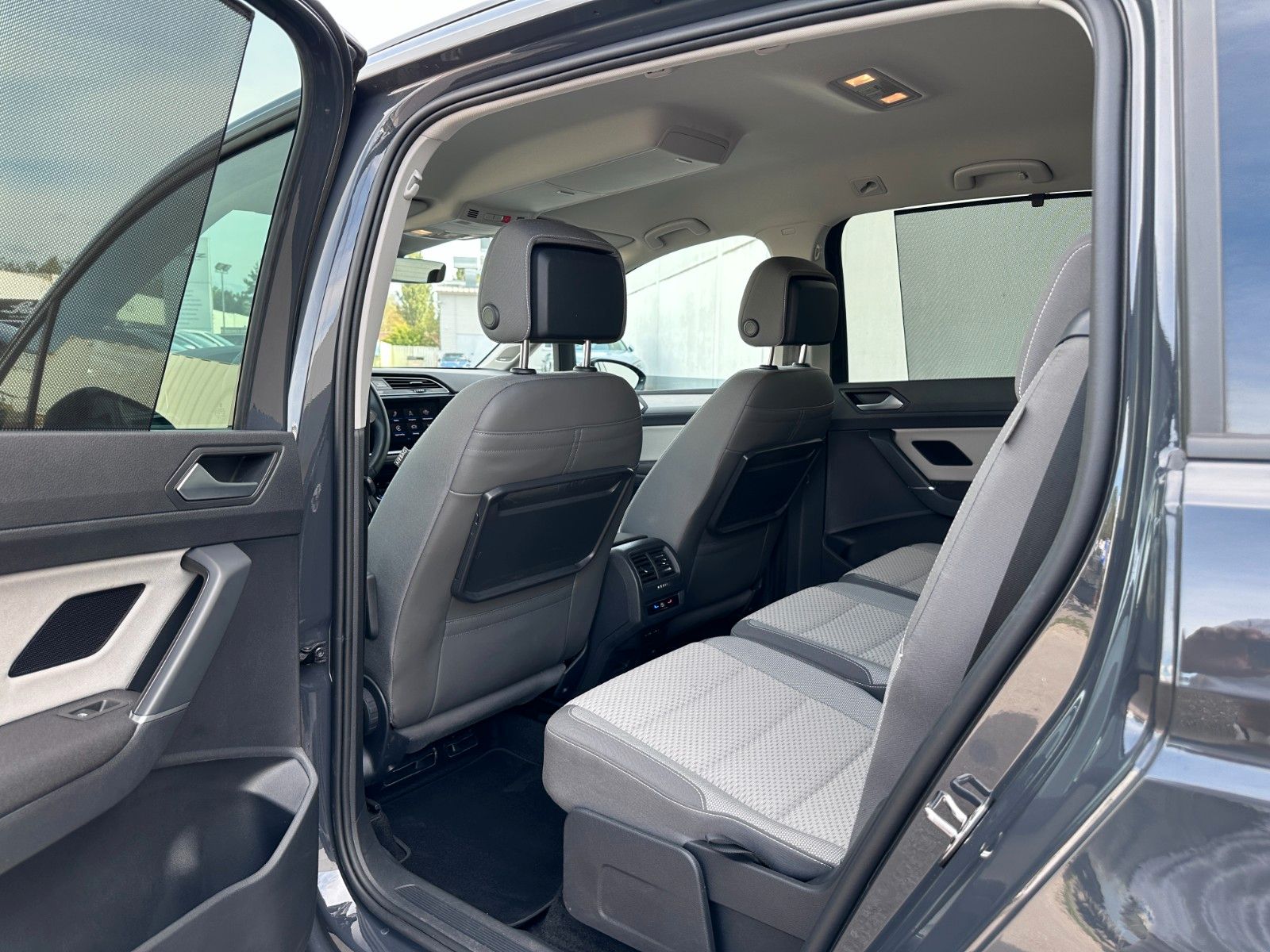 Fahrzeugabbildung Volkswagen Touran Comfortline DYNA.|AHK|7SITZ|DEUTSCHFZG|