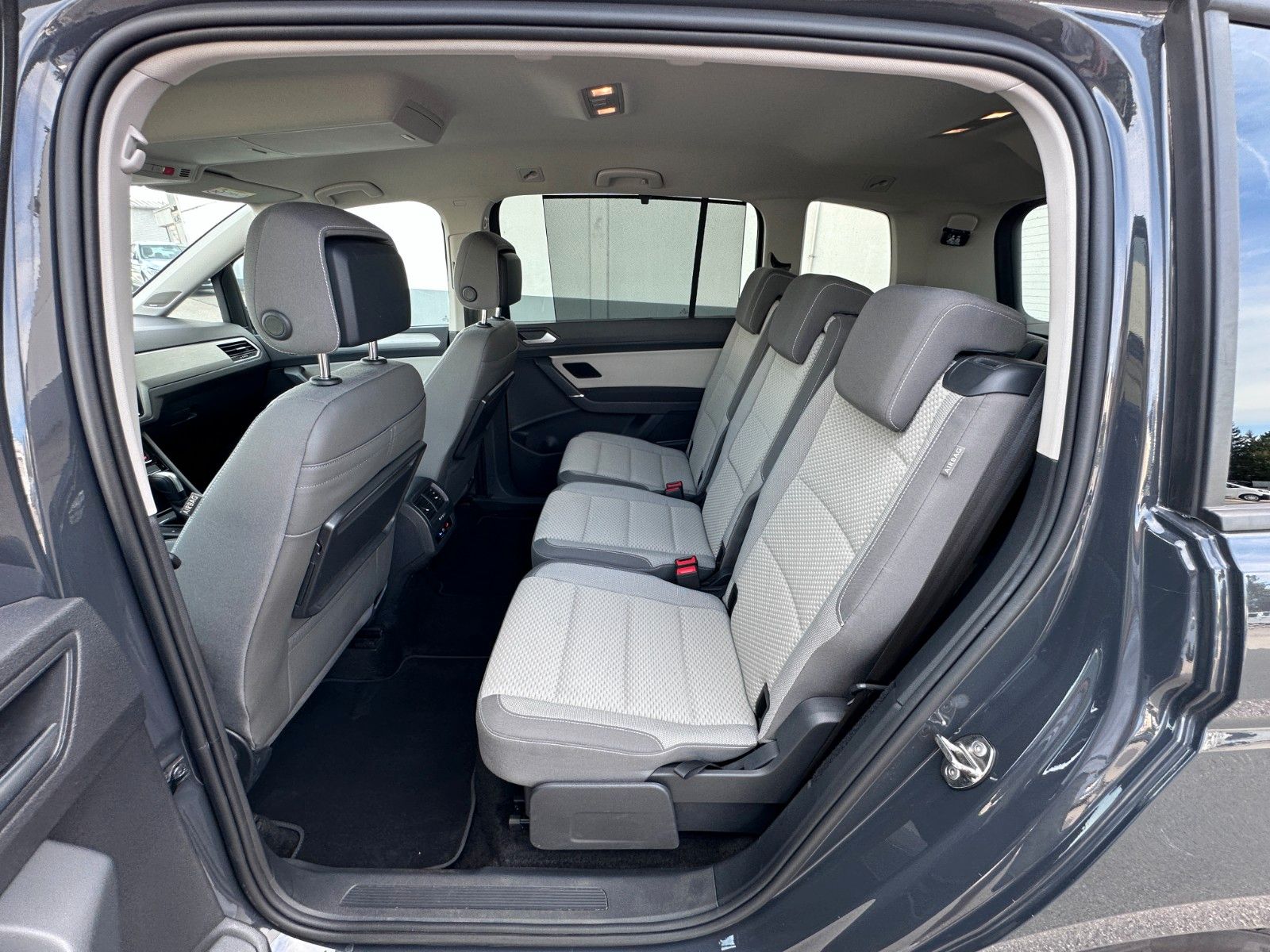 Fahrzeugabbildung Volkswagen Touran Comfortline DYNA.|AHK|7SITZ|DEUTSCHFZG|