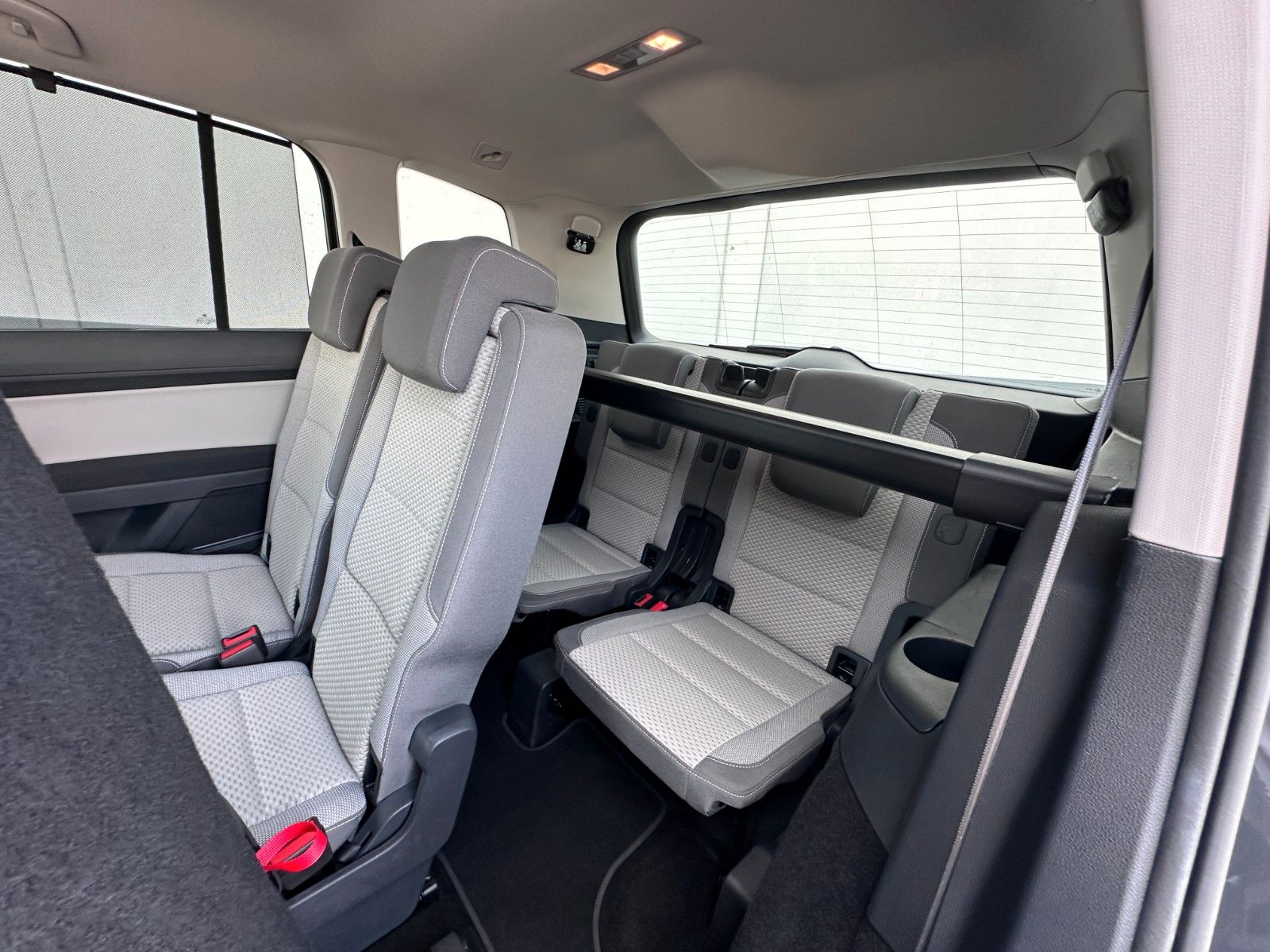Fahrzeugabbildung Volkswagen Touran Comfortline DYNA.|AHK|7SITZ|DEUTSCHFZG|