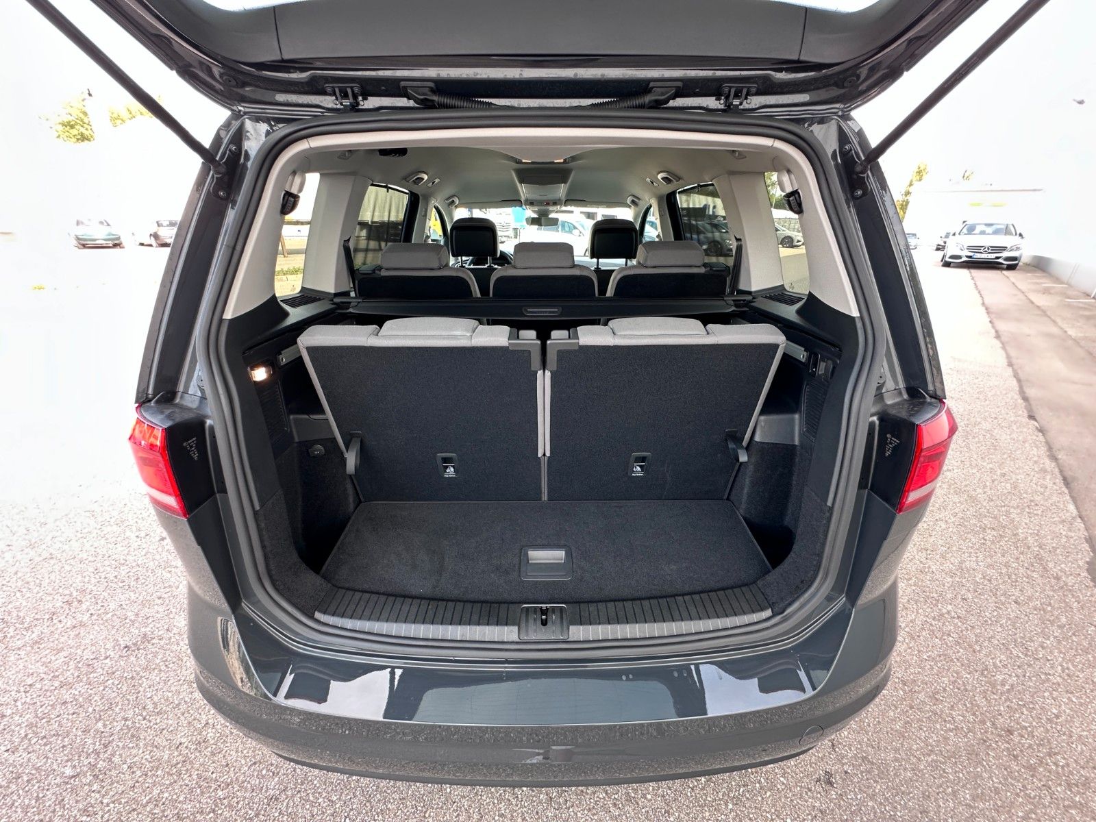 Fahrzeugabbildung Volkswagen Touran Comfortline DYNA.|AHK|7SITZ|DEUTSCHFZG|