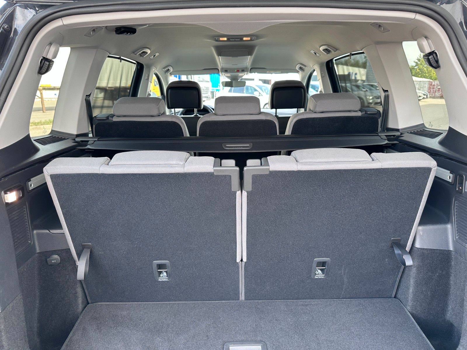 Fahrzeugabbildung Volkswagen Touran Comfortline DYNA.|AHK|7SITZ|DEUTSCHFZG|