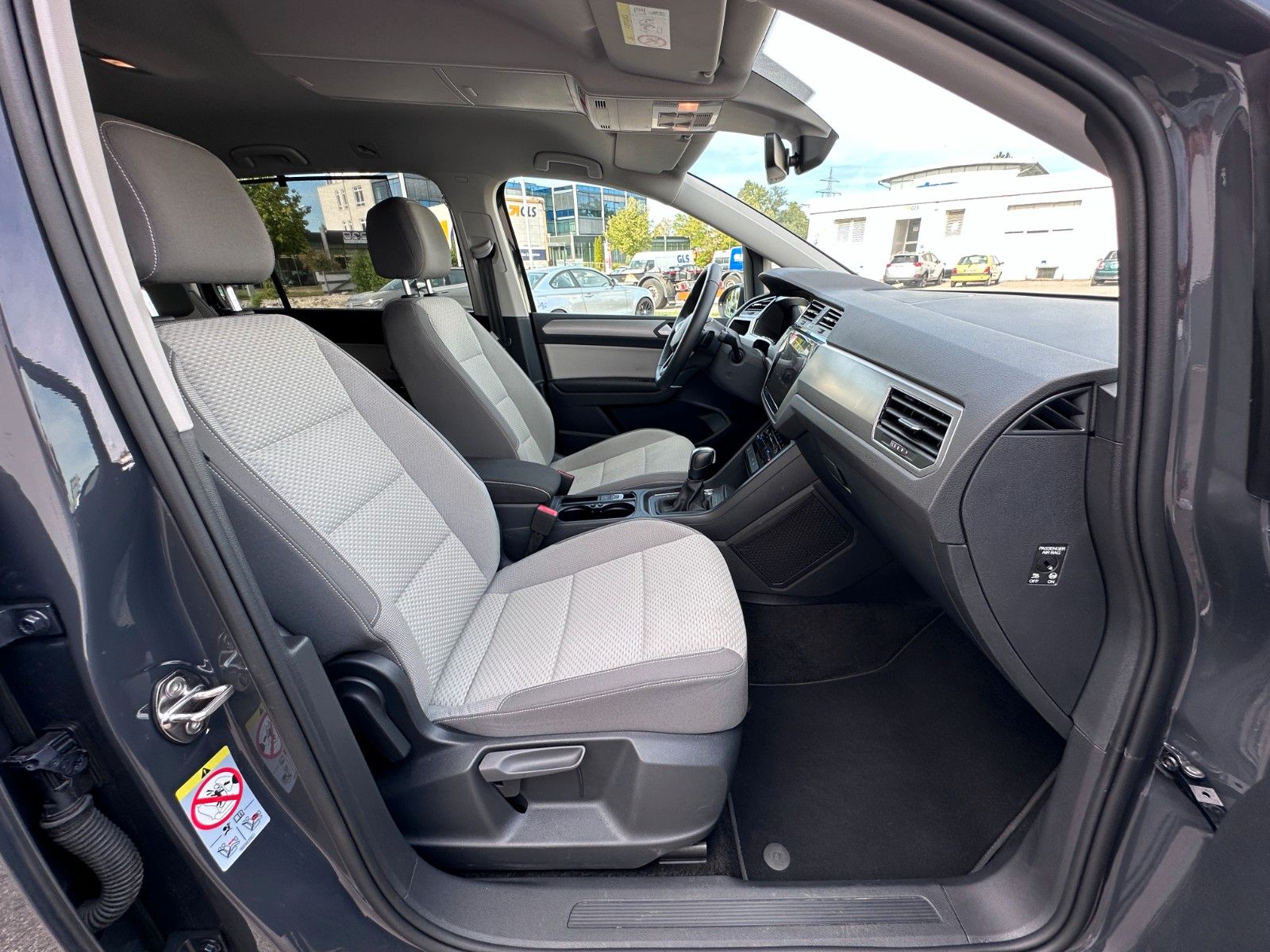 Fahrzeugabbildung Volkswagen Touran Comfortline DYNA.|AHK|7SITZ|DEUTSCHFZG|