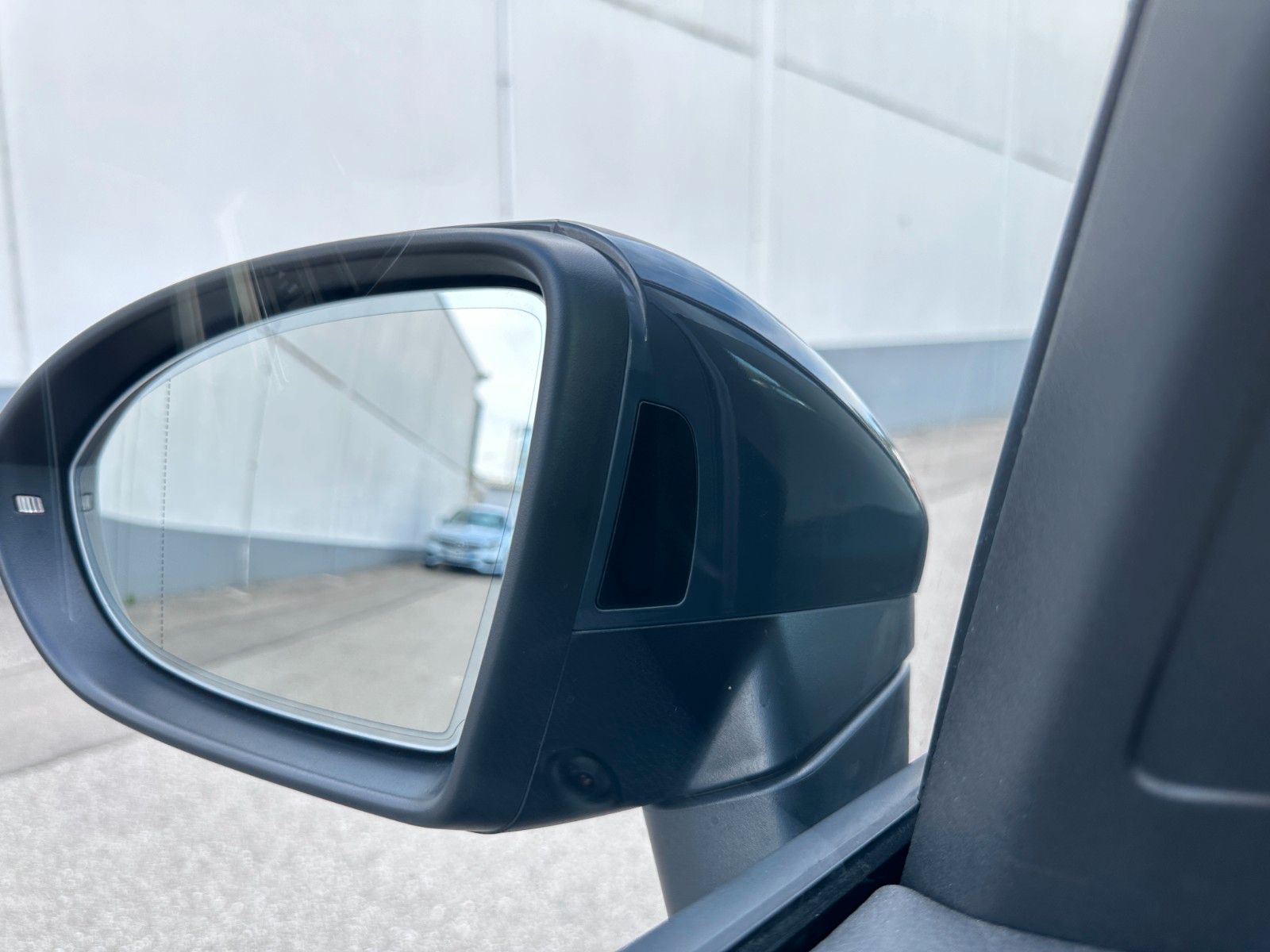 Fahrzeugabbildung Volkswagen Touran Comfortline DYNA.|AHK|7SITZ|DEUTSCHFZG|