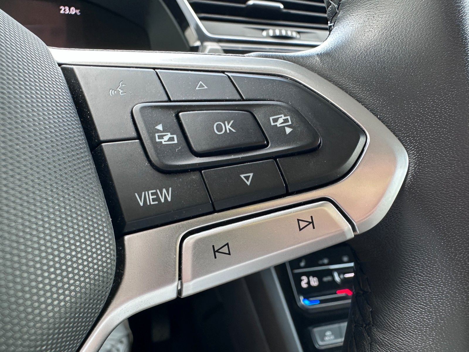 Fahrzeugabbildung Volkswagen Touran Comfortline DYNA.|AHK|7SITZ|DEUTSCHFZG|