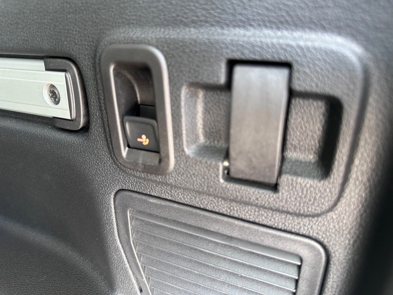 Fahrzeugabbildung Volkswagen Touran Comfortline DYNA.|AHK|7SITZ|DEUTSCHFZG|