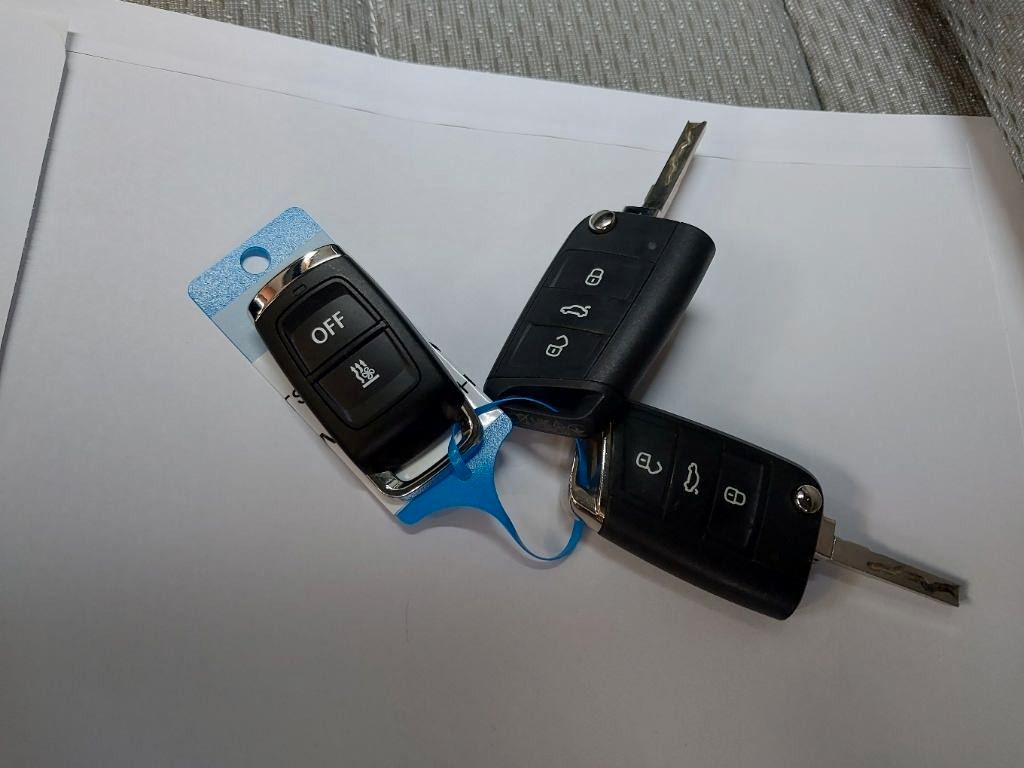 Fahrzeugabbildung Volkswagen Touran Comfortline DYNA.,AHK,7SITZ,DEUTSCHFZG