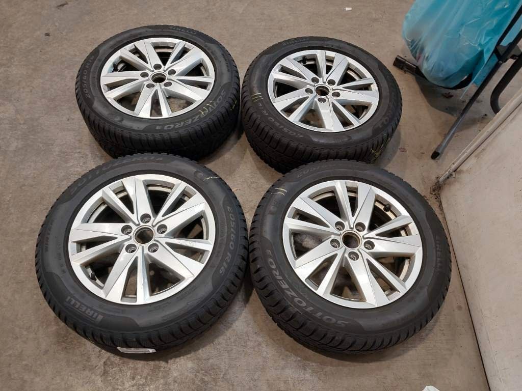 Fahrzeugabbildung Volkswagen Touran Comfortline 7 Sitz|DYNAUDIO|DEUTSCHES FZG