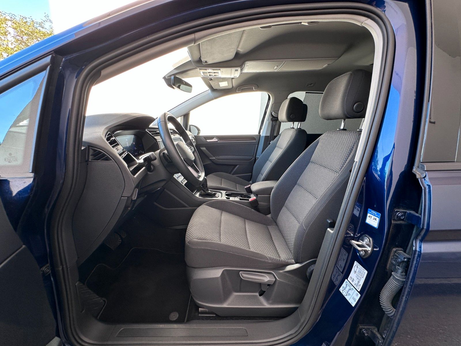 Fahrzeugabbildung Volkswagen Touran Comfortline 7 Sitz|DYNAUDIO|DEUTSCHES FZG