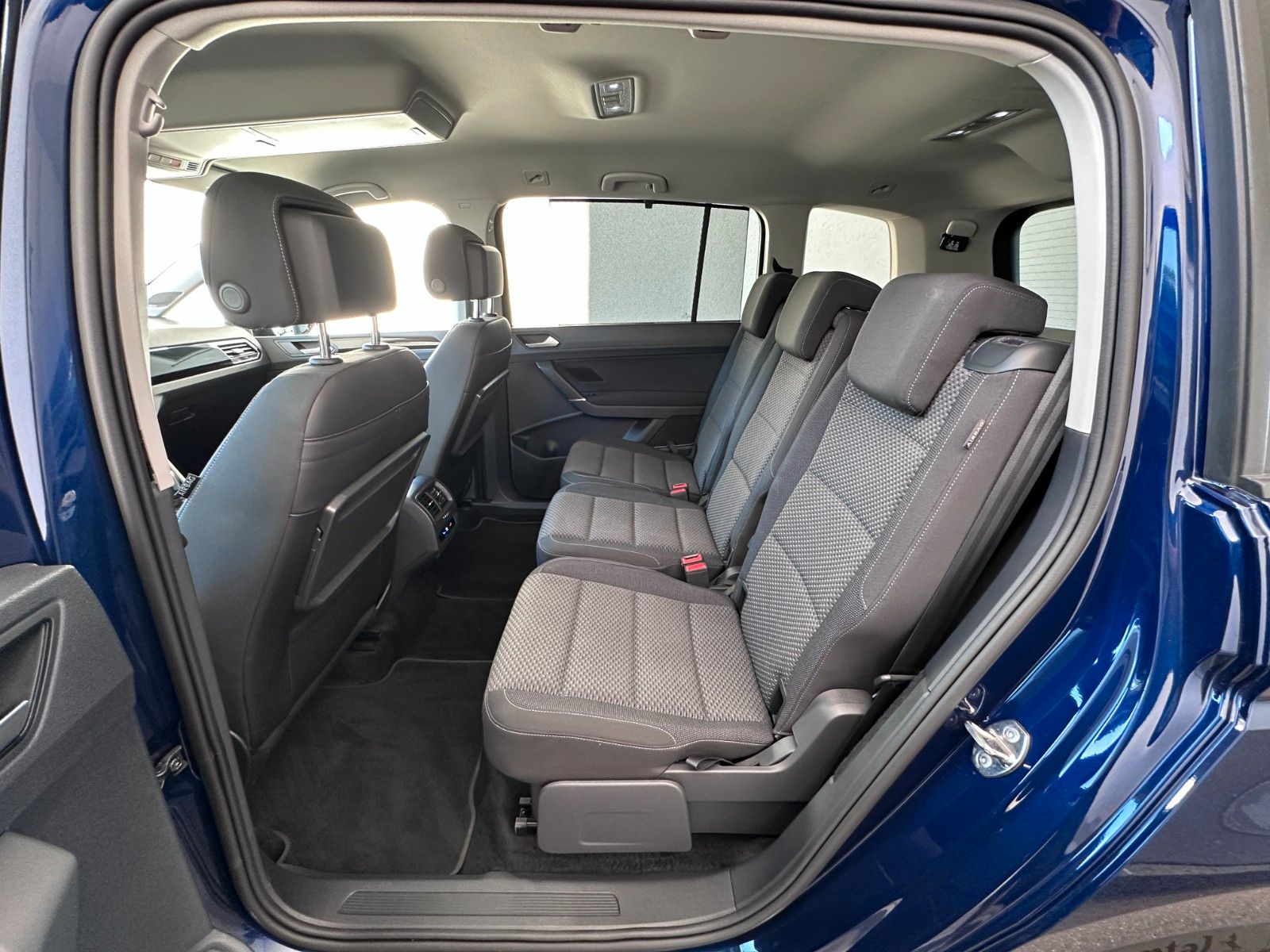 Fahrzeugabbildung Volkswagen Touran Comfortline 7 Sitz|DYNAUDIO|DEUTSCHES FZG
