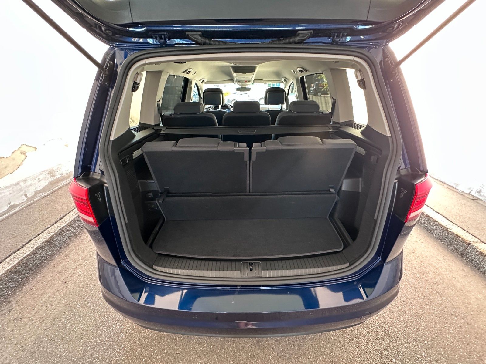 Fahrzeugabbildung Volkswagen Touran Comfortline 7 Sitz|DYNAUDIO|DEUTSCHES FZG