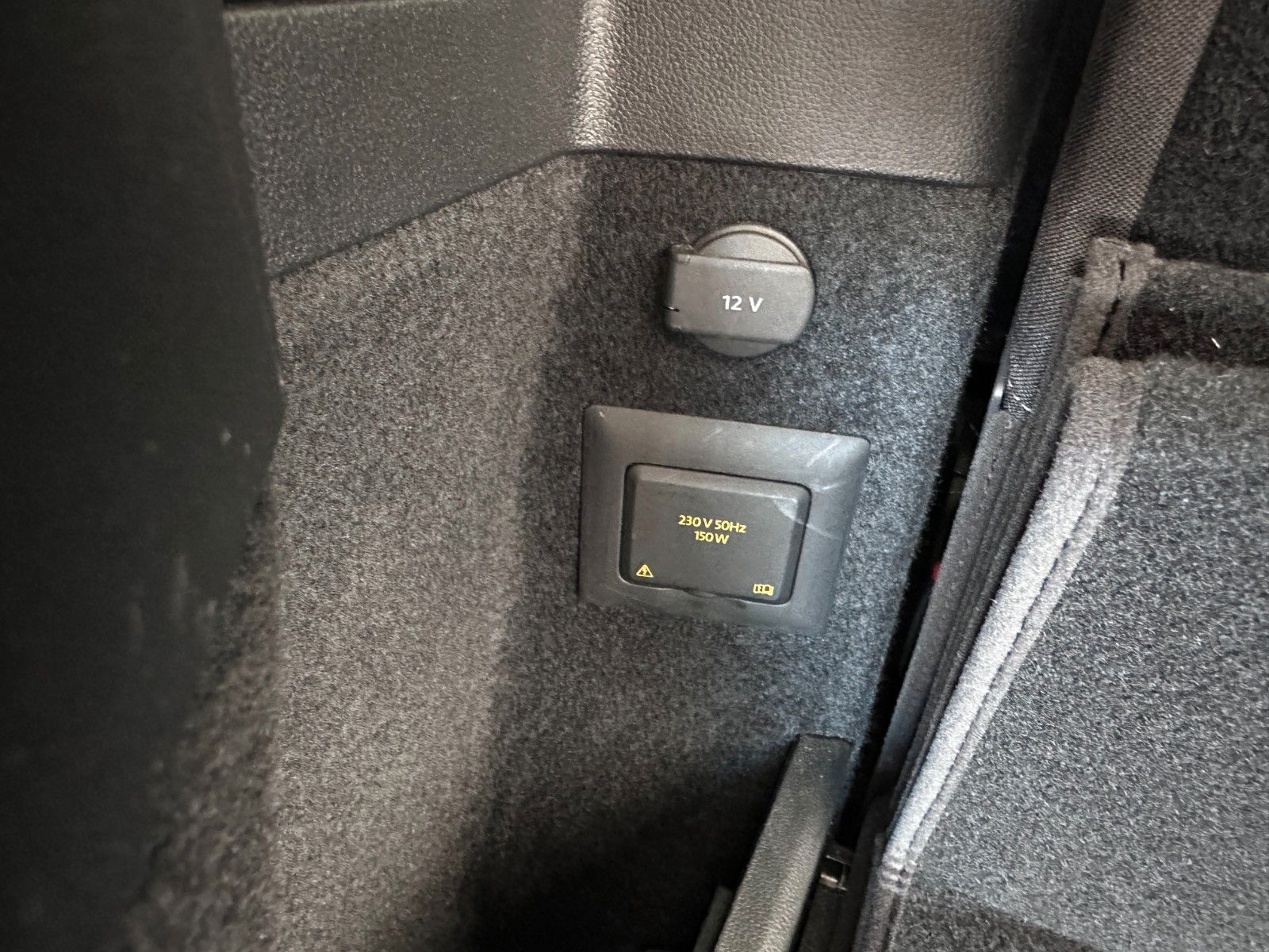 Fahrzeugabbildung Volkswagen Touran Comfortline 7 Sitz|DYNAUDIO|DEUTSCHES FZG