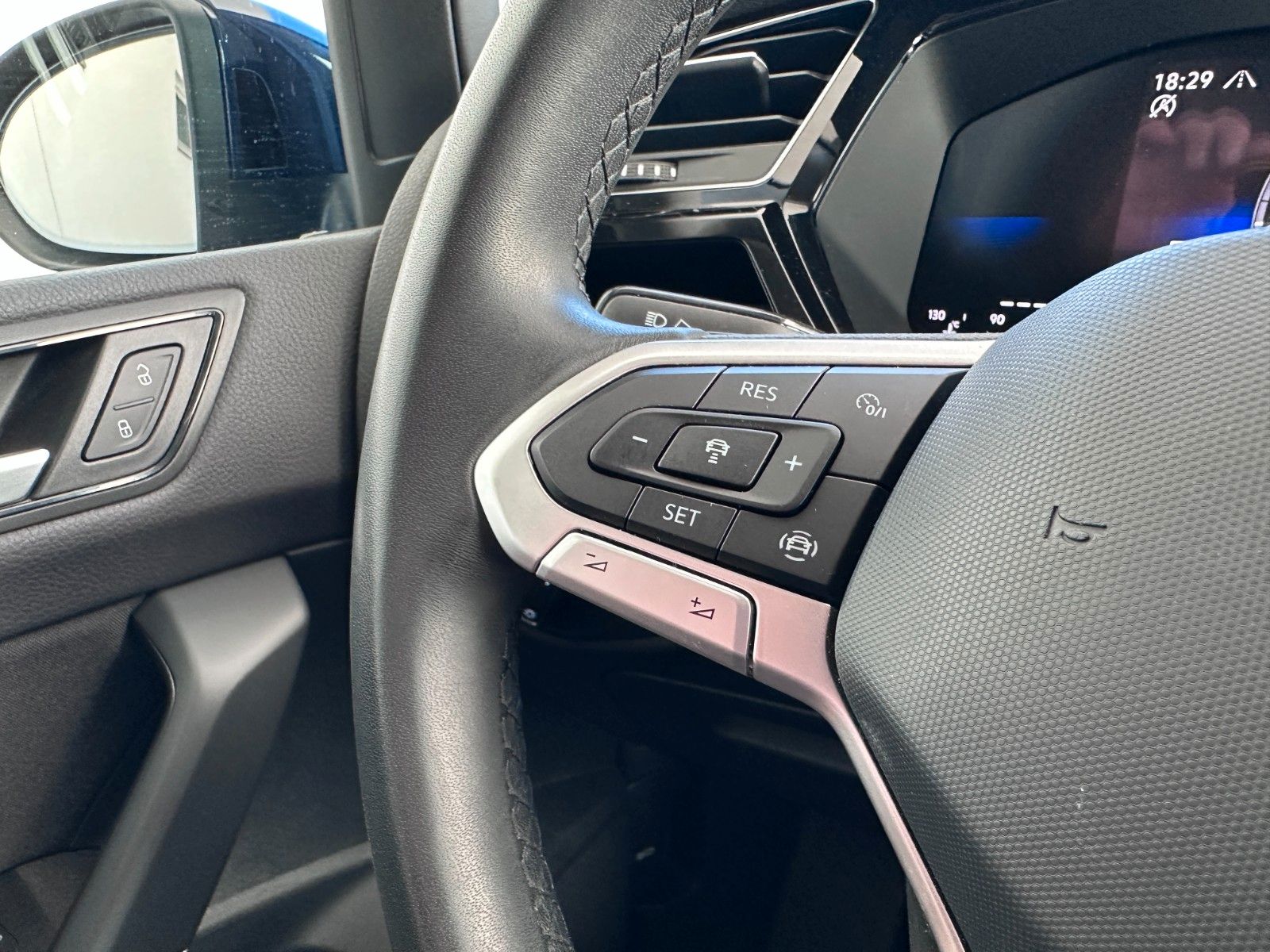 Fahrzeugabbildung Volkswagen Touran Comfortline 7 Sitz|DYNAUDIO|DEUTSCHES FZG