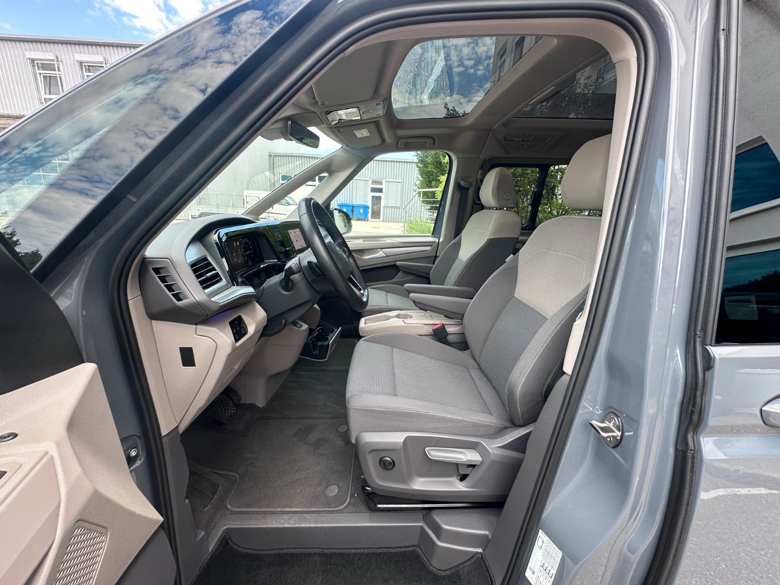 Fahrzeugabbildung Volkswagen T7 Multivan Edition Lang|Deutsch Fzg|UNFALLFREI