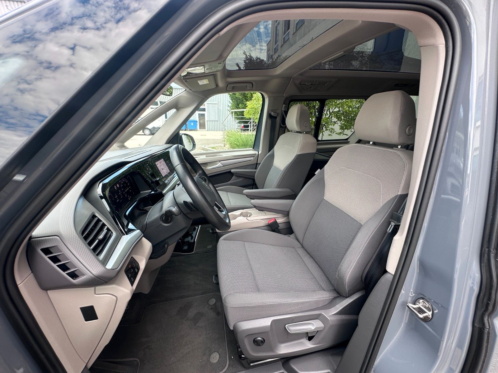 Fahrzeugabbildung Volkswagen T7 Multivan Edition Lang|Deutsch Fzg|UNFALLFREI