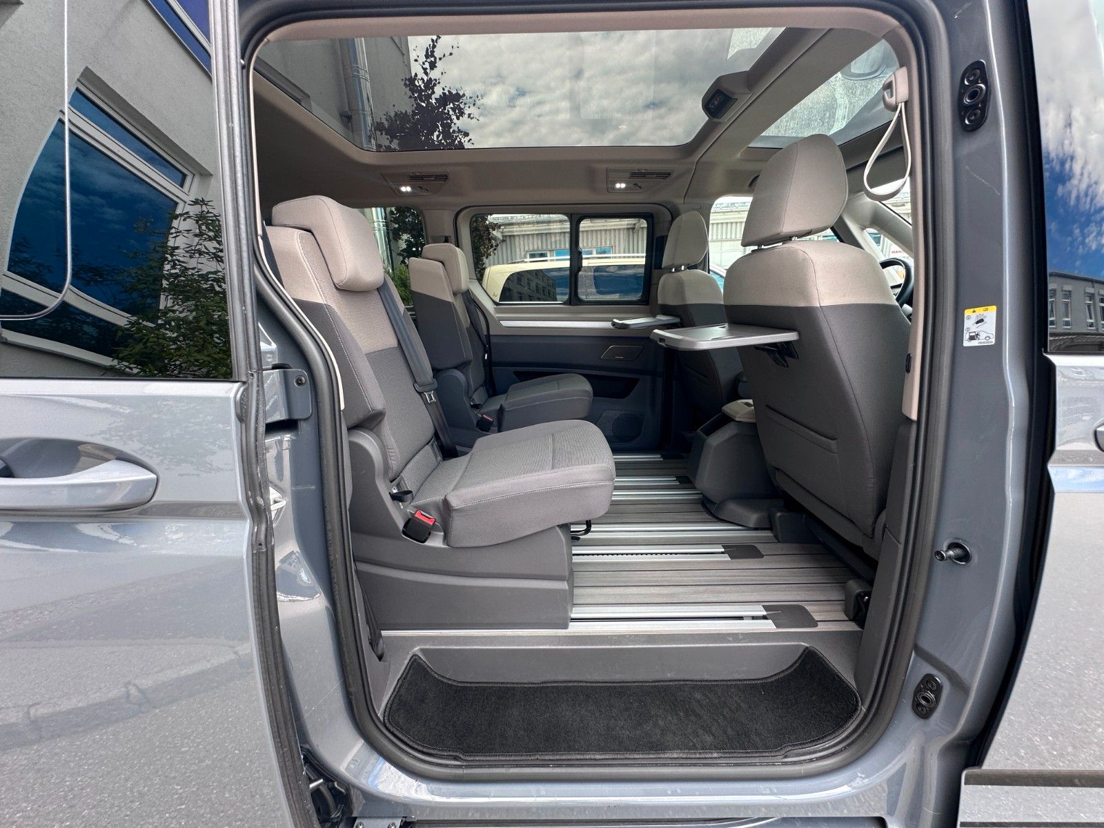 Fahrzeugabbildung Volkswagen T7 Multivan Edition Lang|Deutsch Fzg|UNFALLFREI