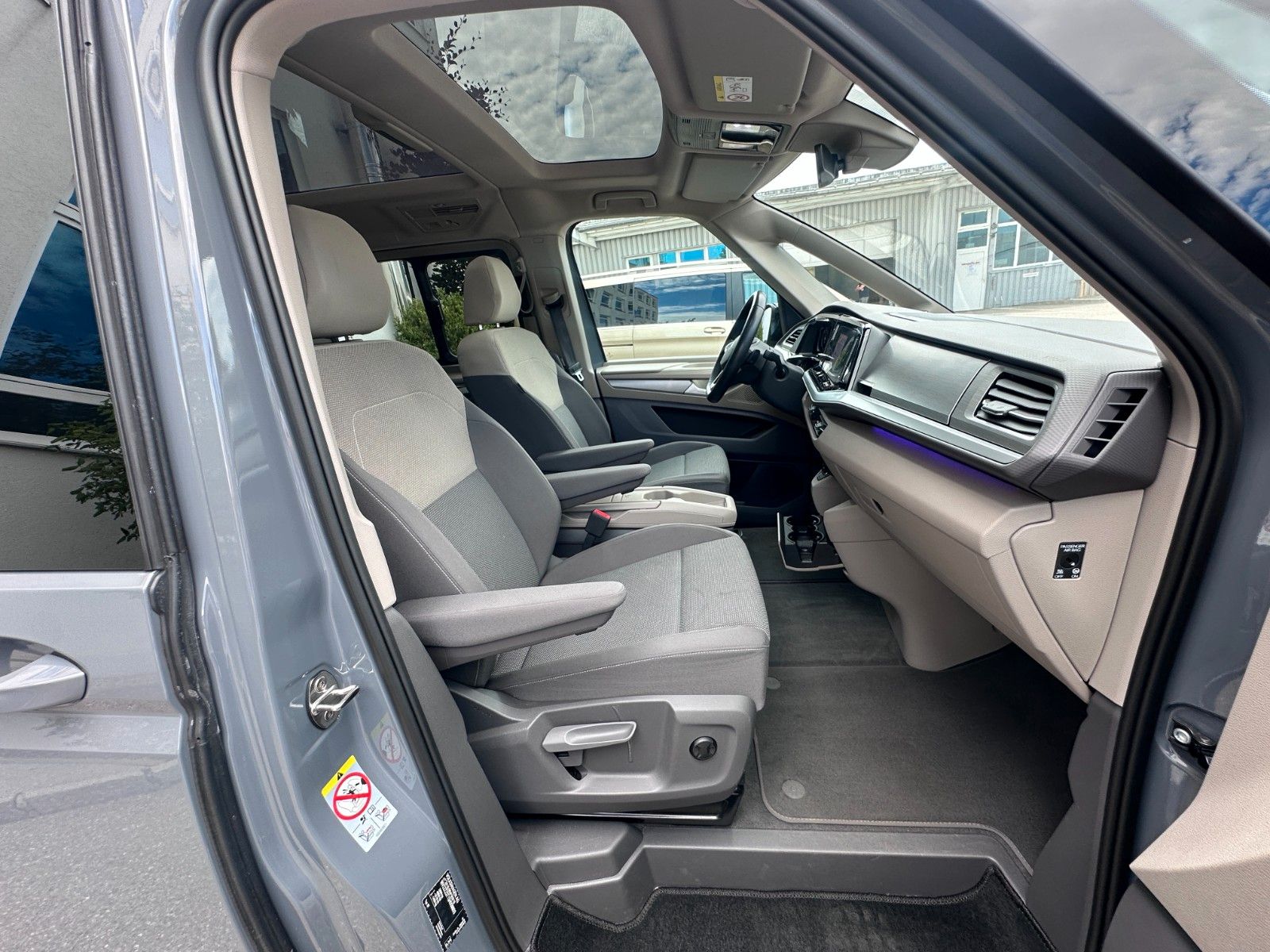 Fahrzeugabbildung Volkswagen T7 Multivan Edition Lang|Deutsch Fzg|UNFALLFREI