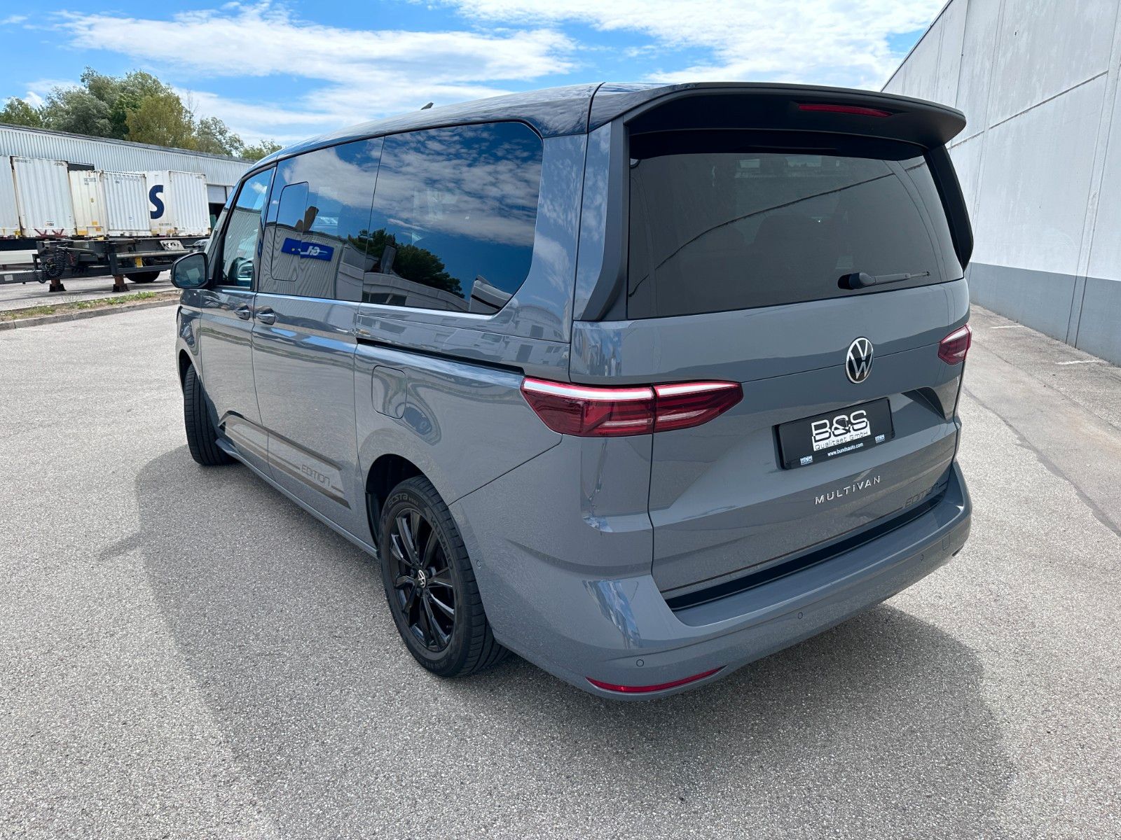 Fahrzeugabbildung Volkswagen T7 Multivan Edition Lang|Deutsch Fzg|UNFALLFREI