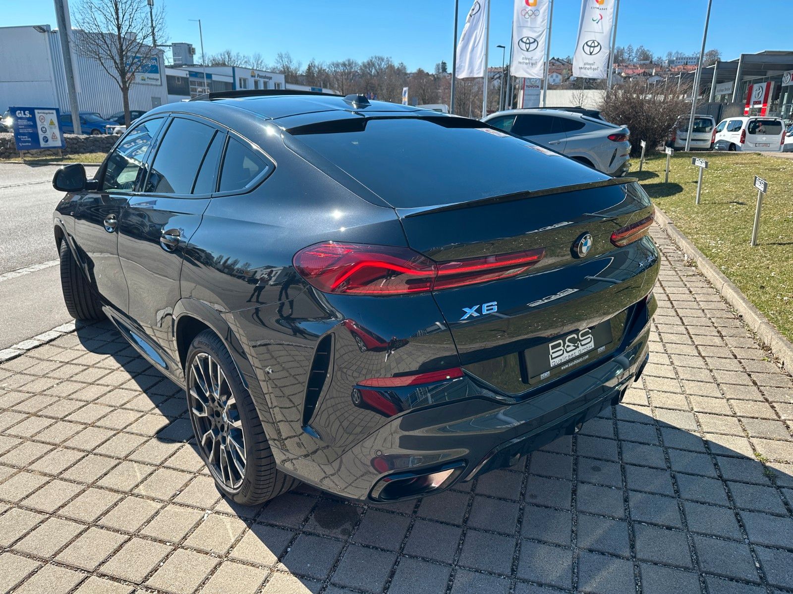 Fahrzeugabbildung BMW X6 30d xDrive MSport ACC,HUD,PANO,H&K,LUFT,Uws