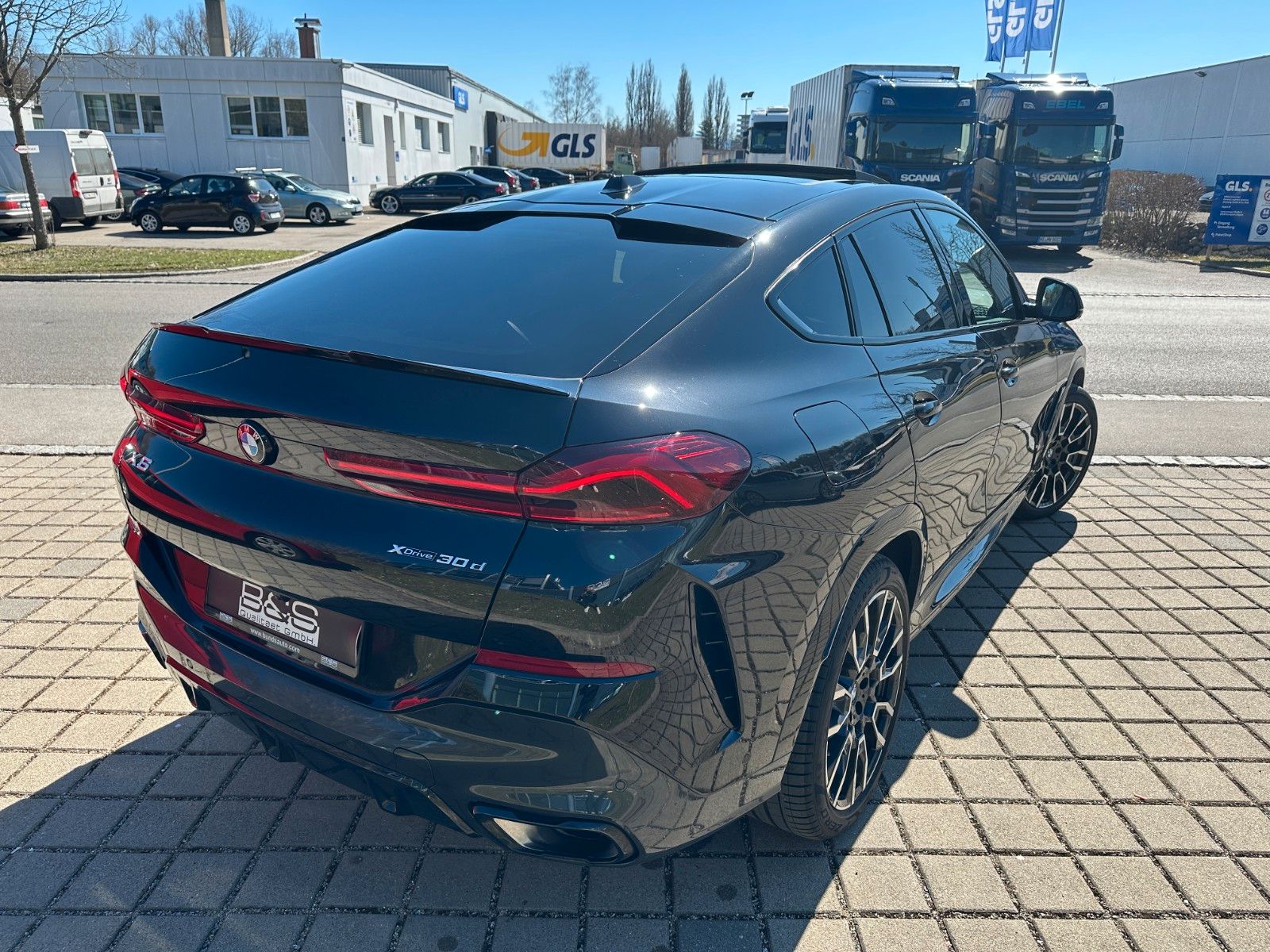 Fahrzeugabbildung BMW X6 30d xDrive MSport ACC,HUD,PANO,H&K,LUFT,Uws