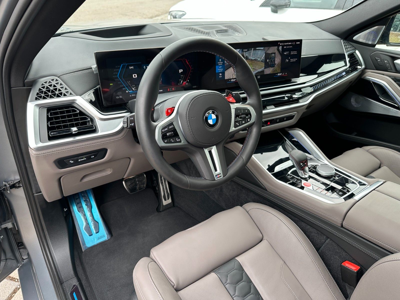 Fahrzeugabbildung BMW X6 M Competition ACC,HUD,PANO,B&W,SOFTCL,22",360