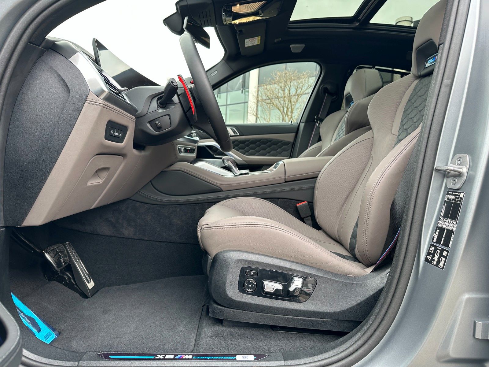 Fahrzeugabbildung BMW X6 M Competition ACC,HUD,PANO,B&W,SOFTCL,22",360