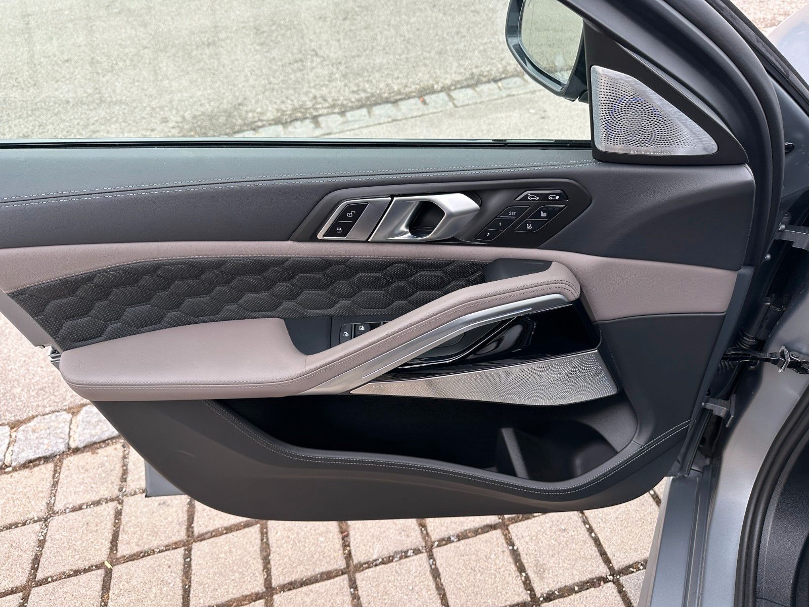 Fahrzeugabbildung BMW X6 M Competition ACC,HUD,PANO,B&W,SOFTCL,22",360