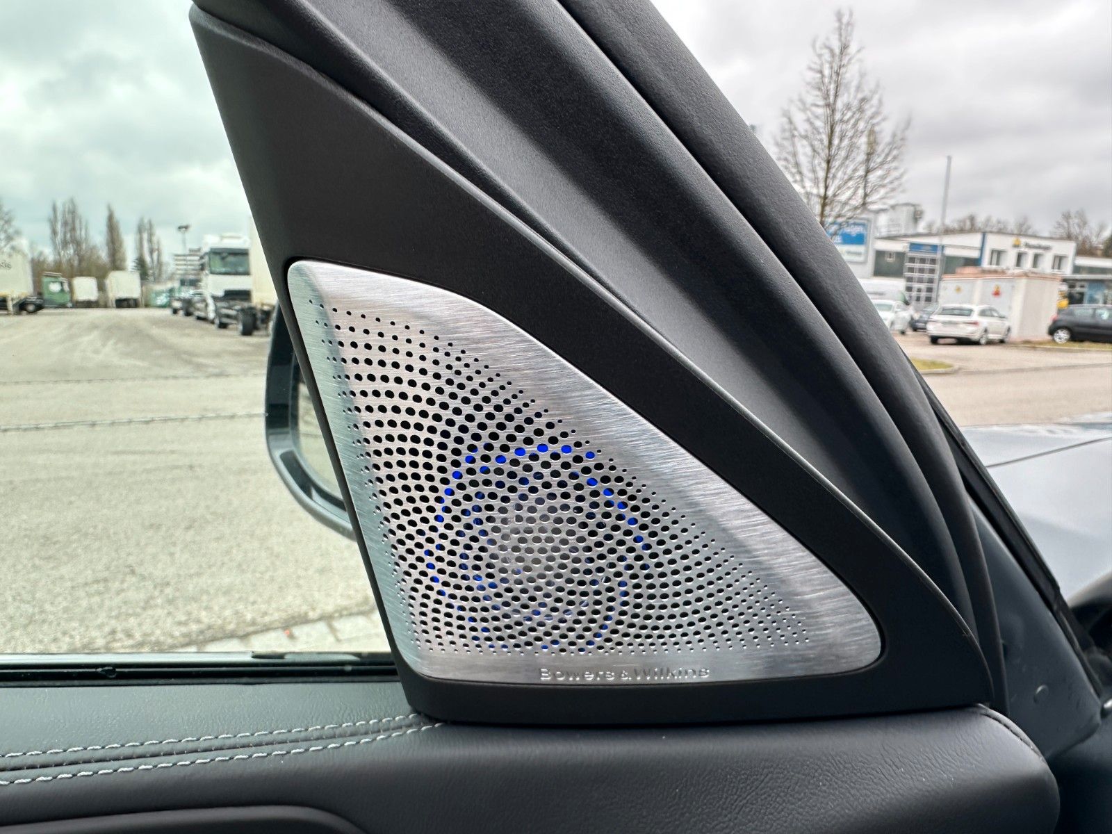 Fahrzeugabbildung BMW X6 M Competition ACC,HUD,PANO,B&W,SOFTCL,22",360