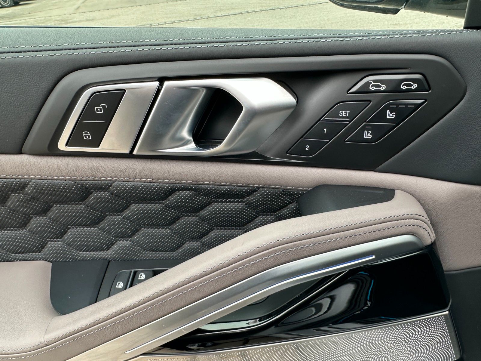 Fahrzeugabbildung BMW X6 M Competition ACC,HUD,PANO,B&W,SOFTCL,22",360