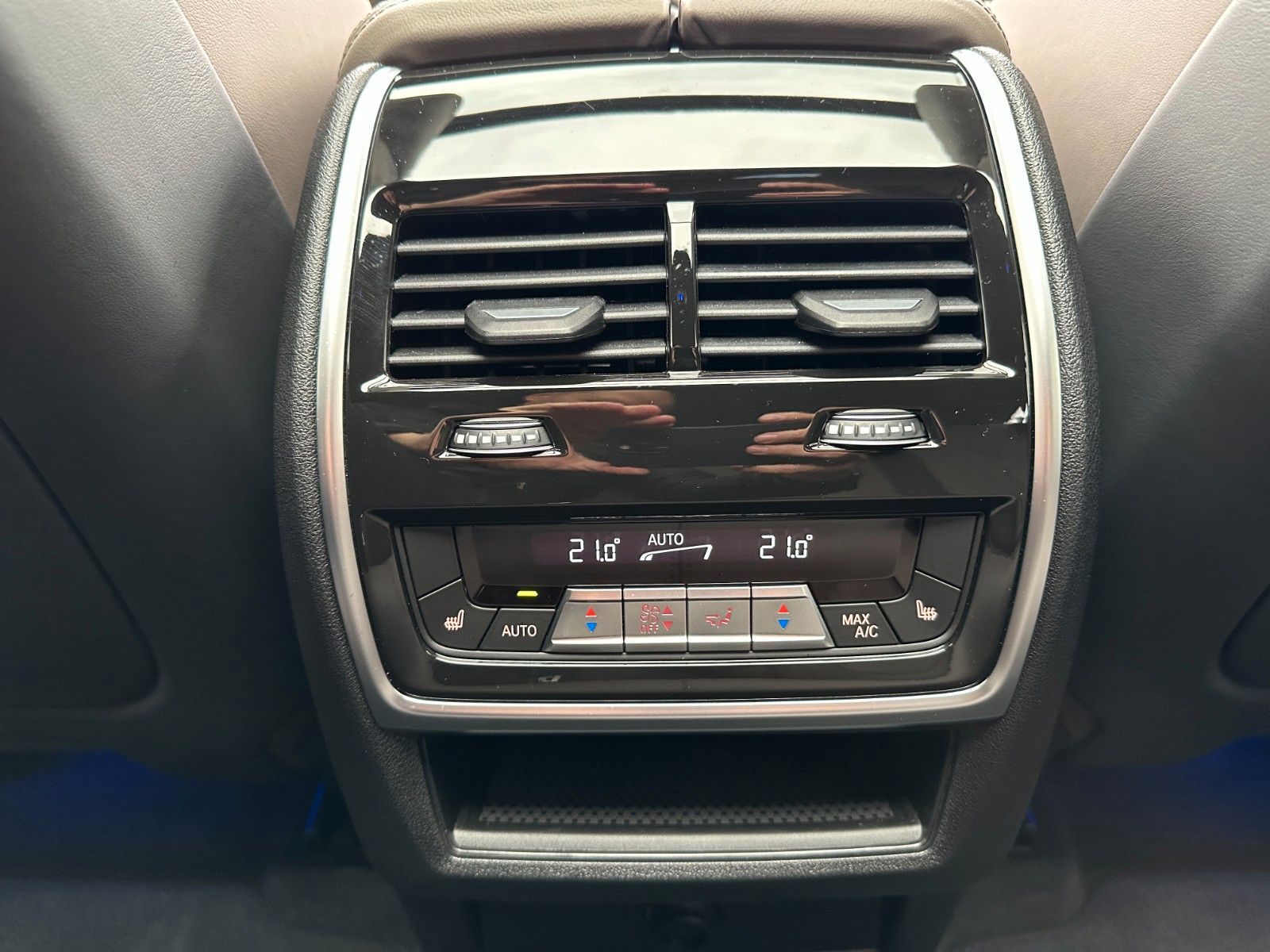 Fahrzeugabbildung BMW X6 M Competition ACC,HUD,PANO,B&W,SOFTCL,22",360