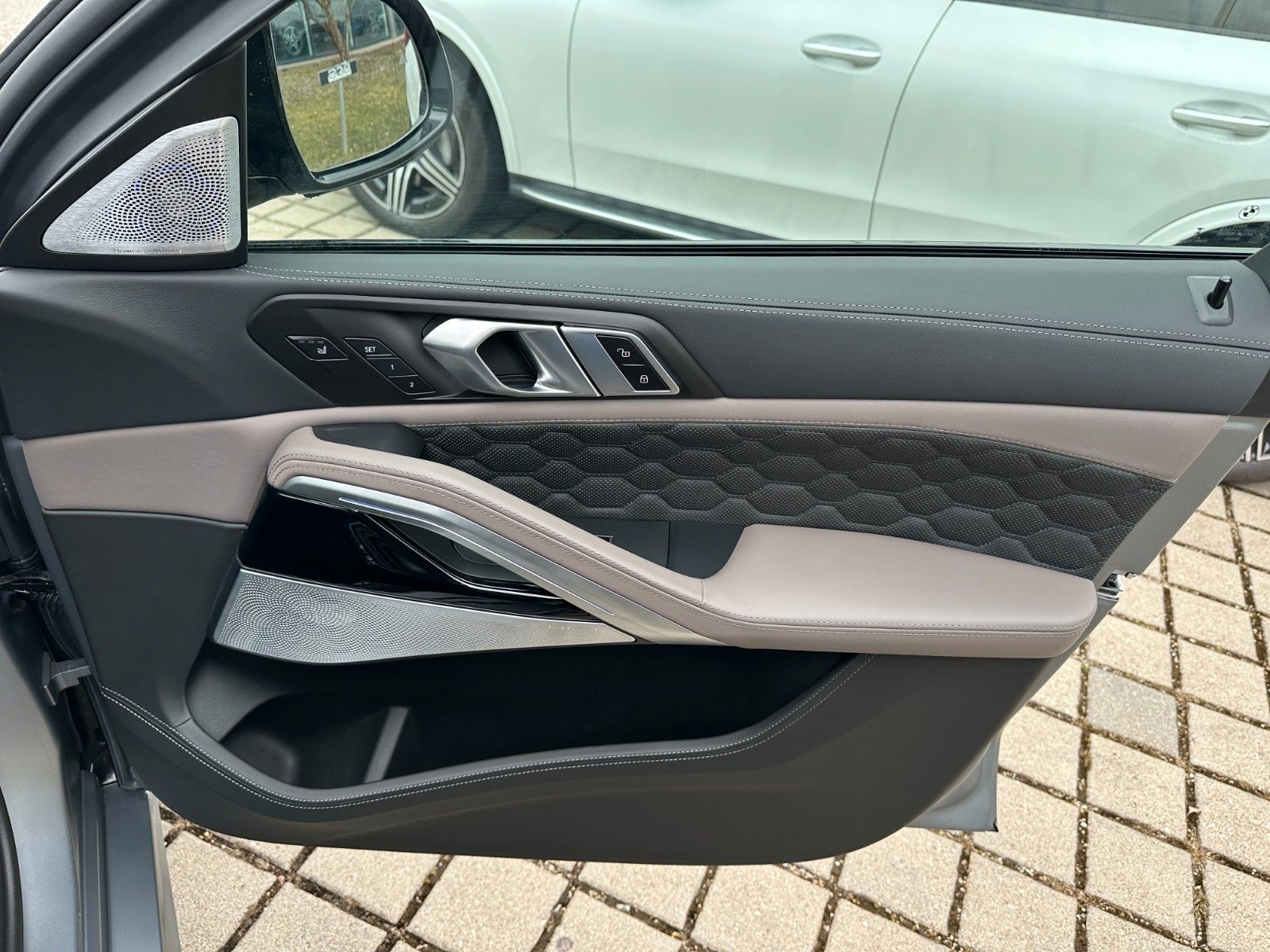Fahrzeugabbildung BMW X6 M Competition ACC,HUD,PANO,B&W,SOFTCL,22",360