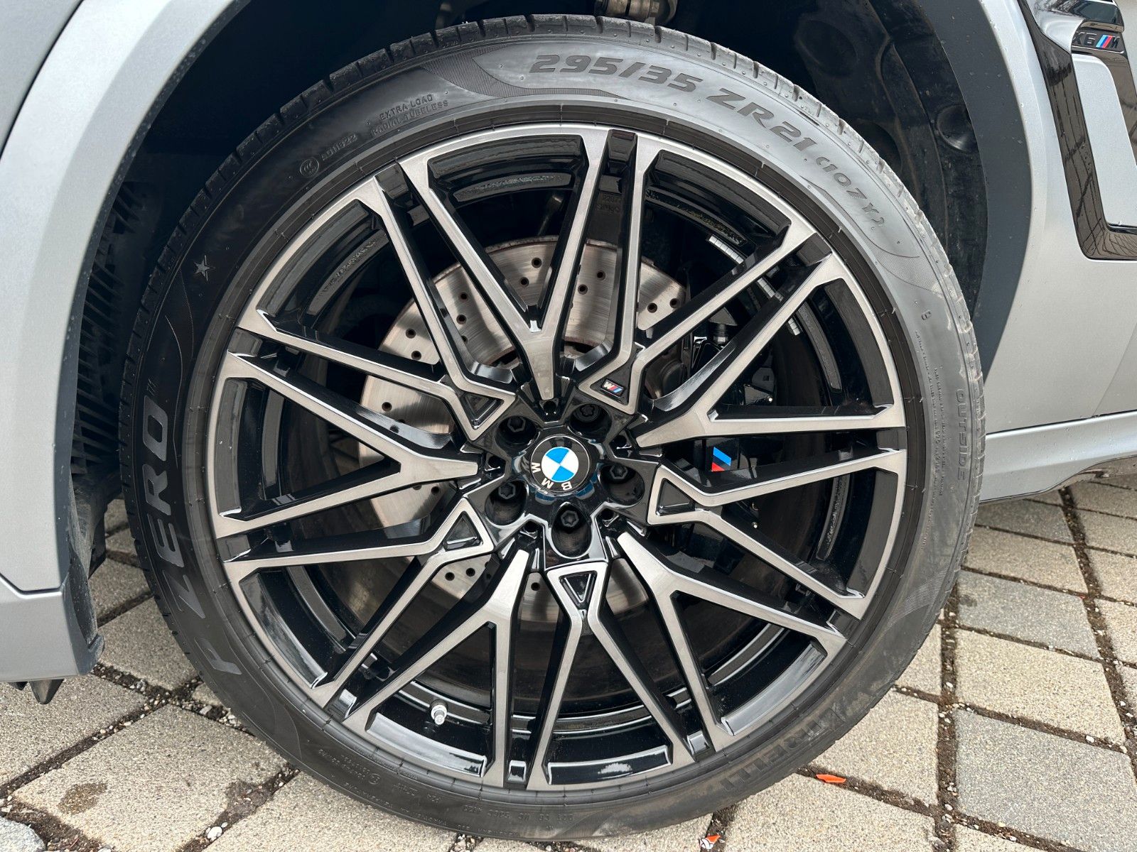 Fahrzeugabbildung BMW X6 M Competition ACC,HUD,PANO,B&W,SOFTCL,22",360