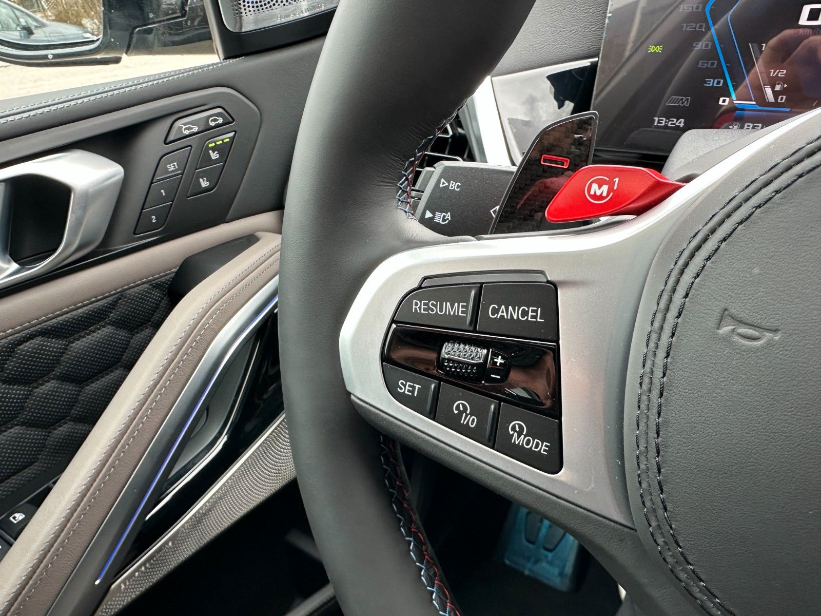 Fahrzeugabbildung BMW X6 M Competition ACC,HUD,PANO,B&W,SOFTCL,22",360