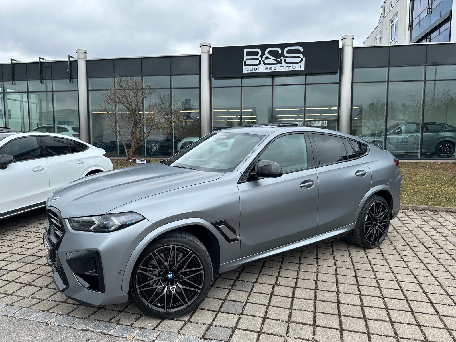 Fahrzeugabbildung BMW X6 M Competition ACC,HUD,PANO,B&W,SOFTCL,22",360