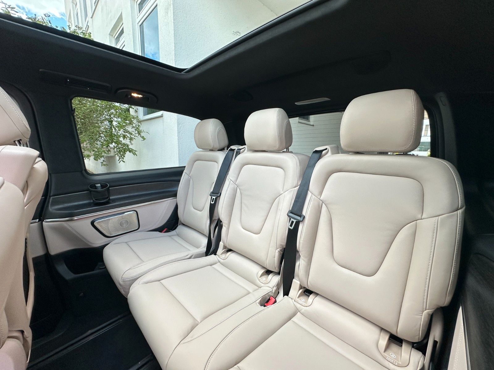 Fahrzeugabbildung Mercedes-Benz V 300d AMG EXCLUSIVE EDITION 4MATIC lang