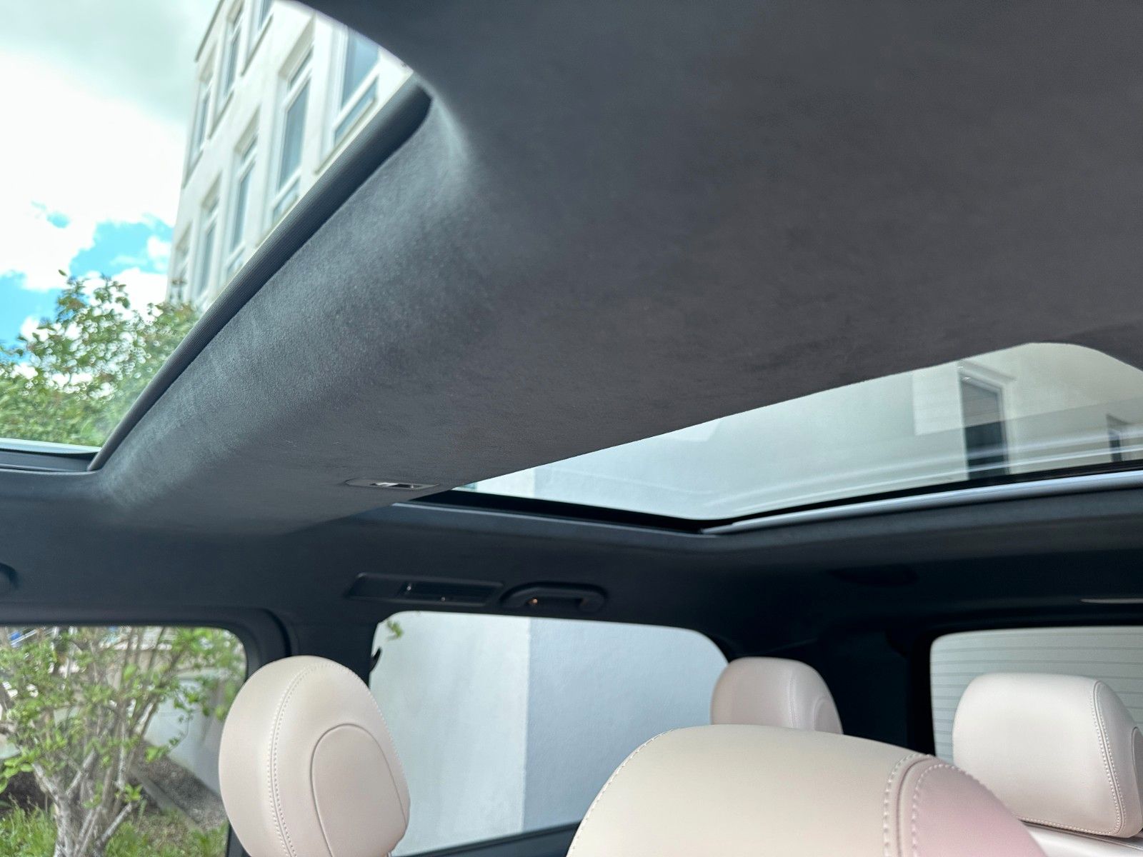 Fahrzeugabbildung Mercedes-Benz V 300d AMG EXCLUSIVE EDITION 4MATIC lang