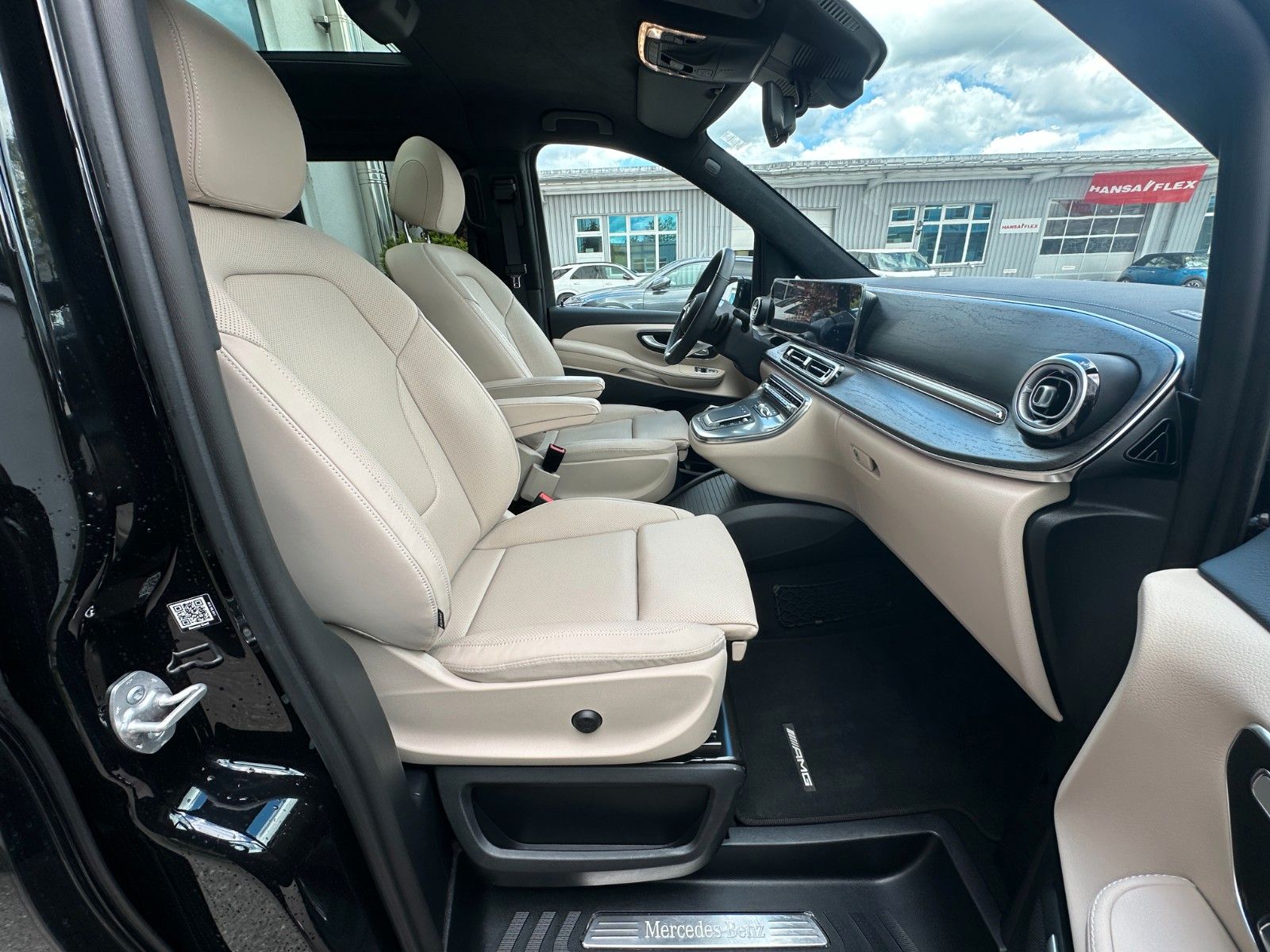 Fahrzeugabbildung Mercedes-Benz V 300d AMG EXCLUSIVE EDITION 4MATIC lang