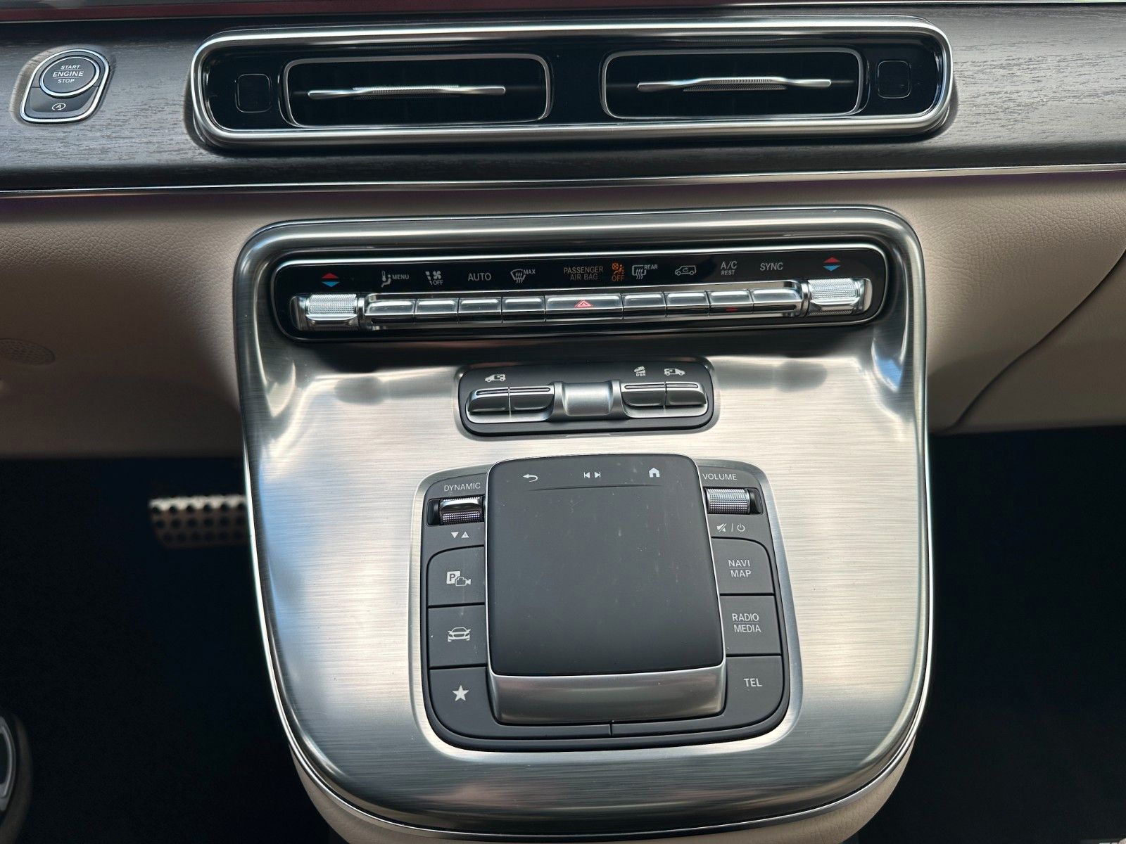 Fahrzeugabbildung Mercedes-Benz V 300d AMG EXCLUSIVE EDITION 4MATIC lang