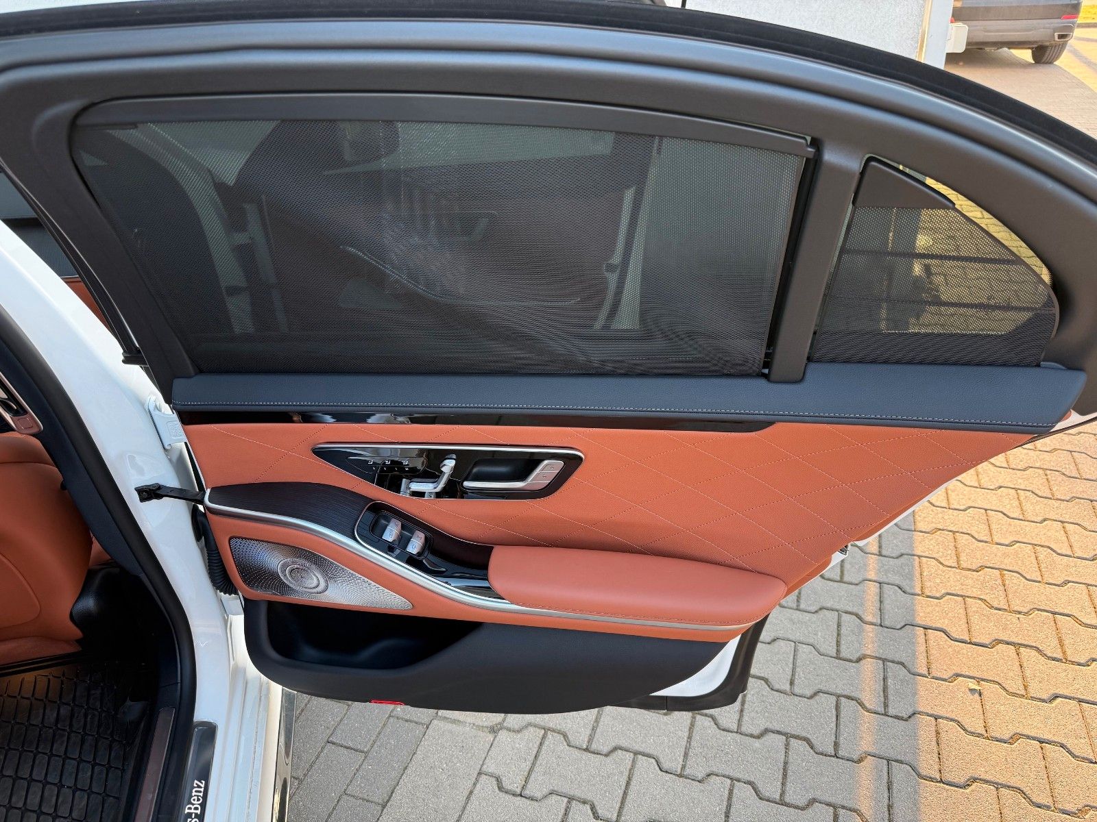 Fahrzeugabbildung Mercedes-Benz S 400 d 4Matic L DISTR,HUD,PANO,BURM,360,Usw