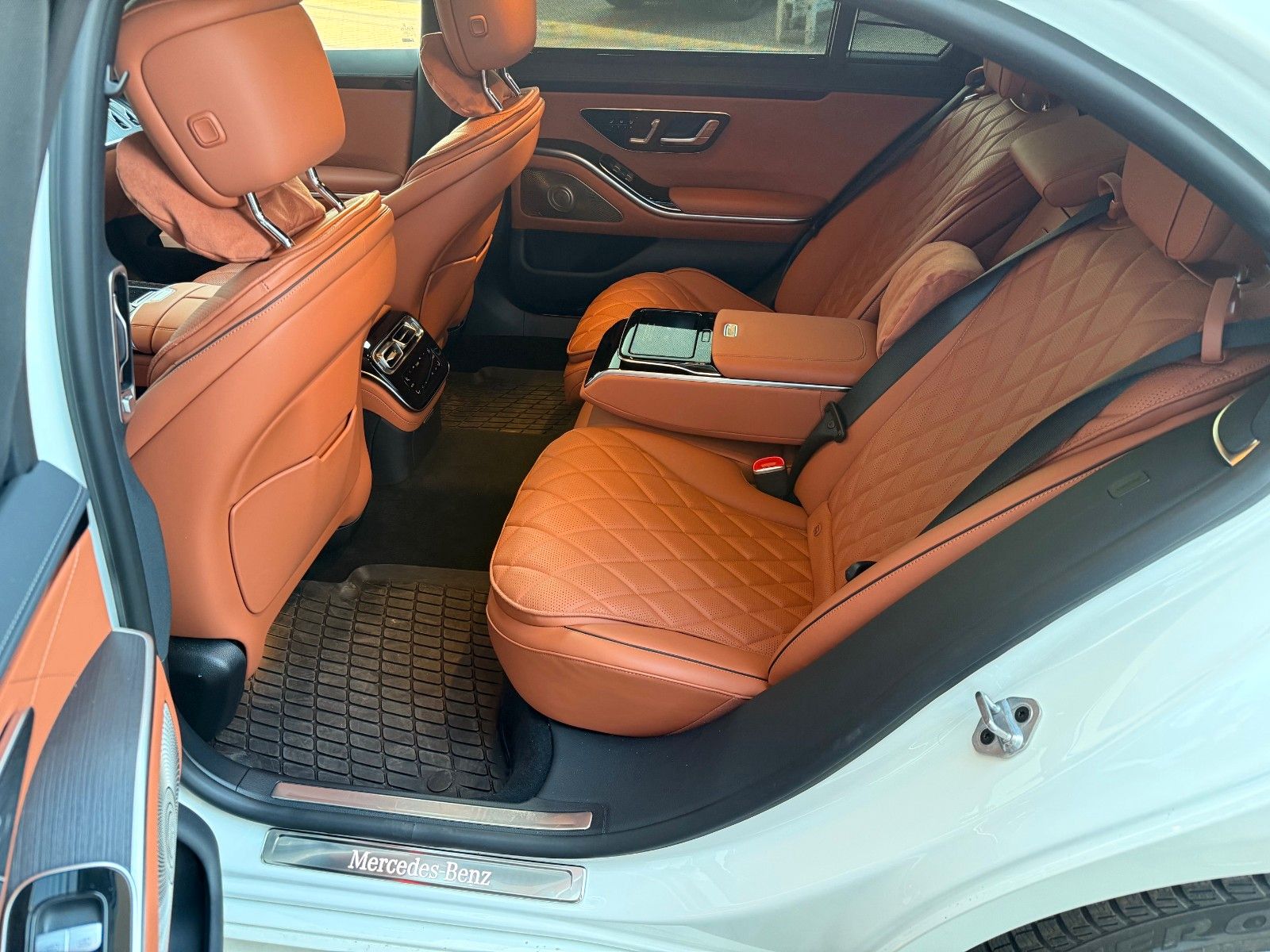 Fahrzeugabbildung Mercedes-Benz S 400 d 4Matic L DISTR,HUD,PANO,BURM,360,Usw