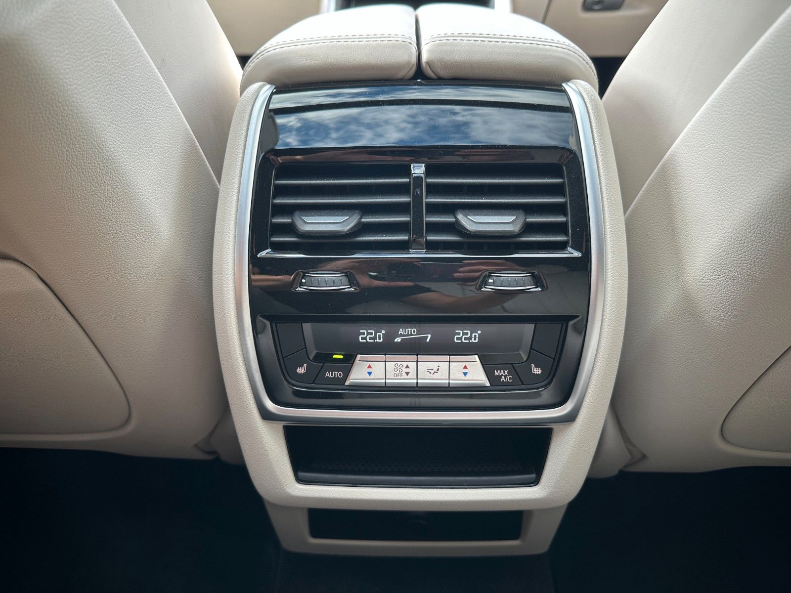 Fahrzeugabbildung BMW X6 30d xDrive MSport ACC,HUD,PANO,HARMAN,LUFT...