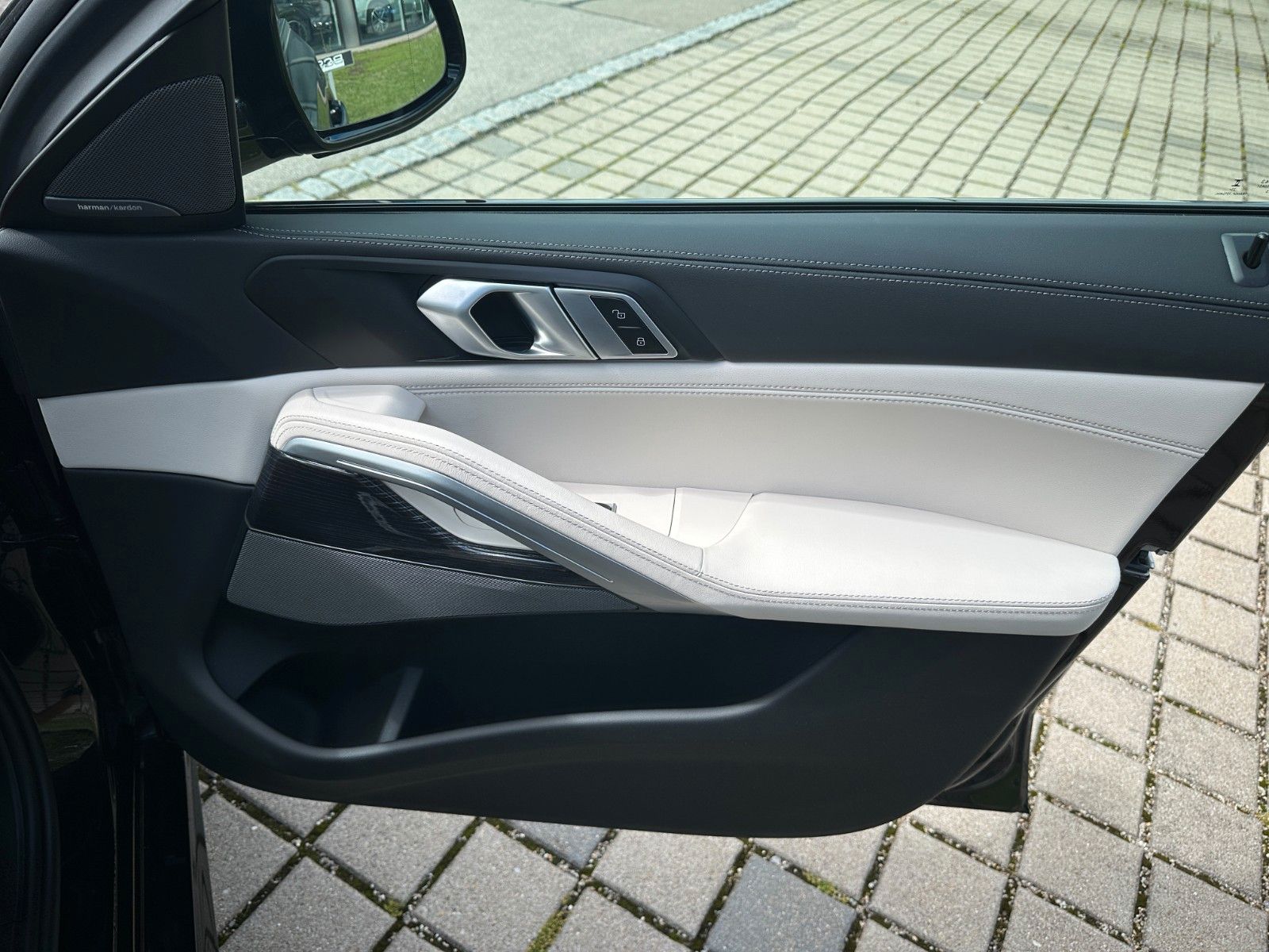 Fahrzeugabbildung BMW X6 30d xDrive MSport ACC,HUD,PANO,HARMAN,LUFT...