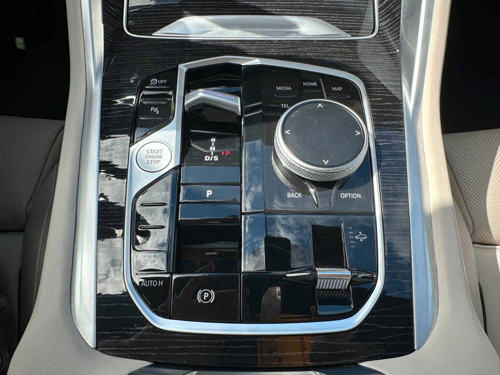 Fahrzeugabbildung BMW X6 30d xDrive MSport ACC,HUD,PANO,HARMAN,LUFT...