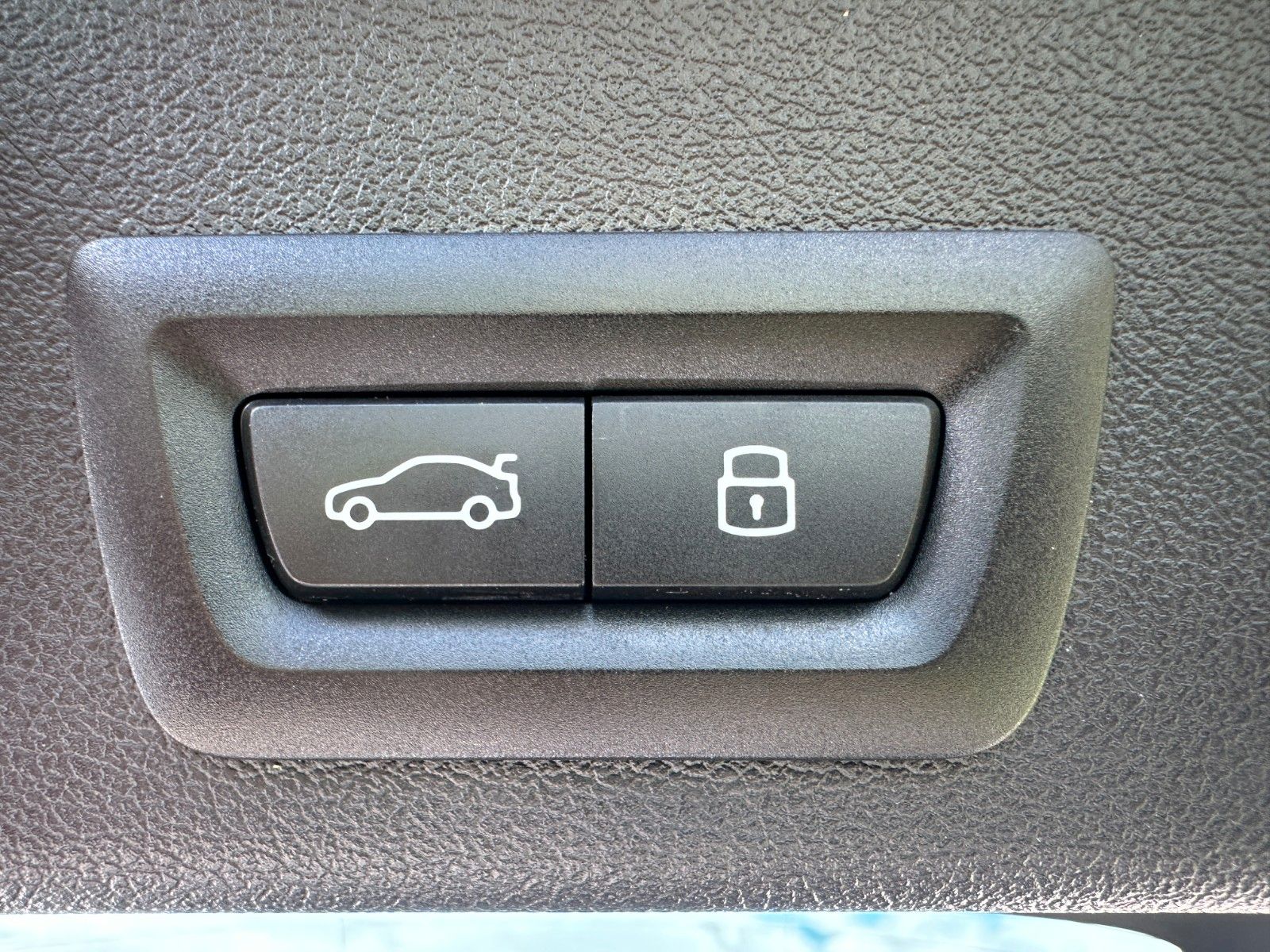 Fahrzeugabbildung BMW X6 30d xDrive MSport ACC,HUD,PANO,HARMAN,LUFT...